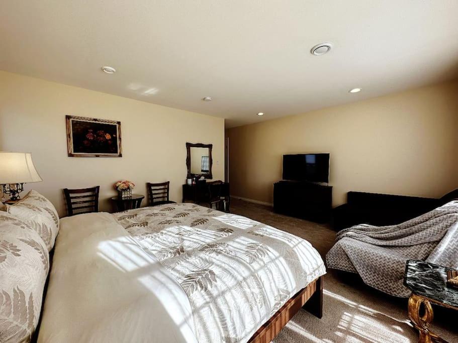 Super Cosy 8Bed & 6Bath in Vancouver heart near to airport and DownTown