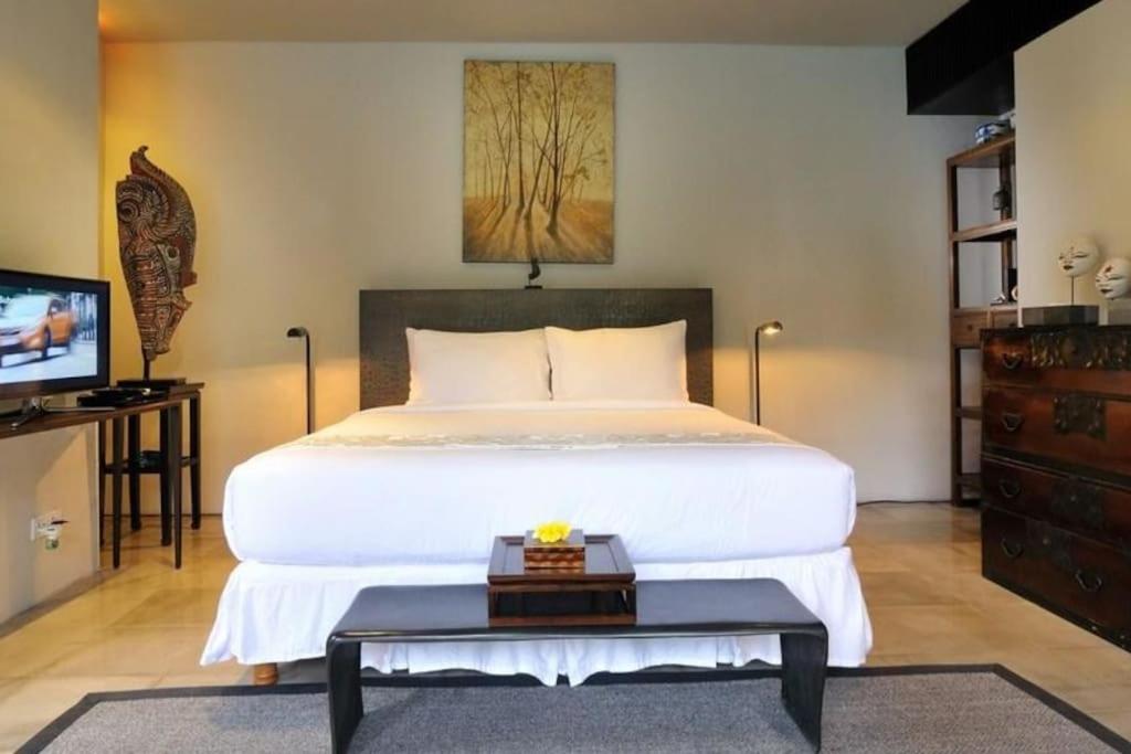 Villa De Suma - Fully Staffed Luxury Stay in Prime Seminyak, Walk to Beach view 5