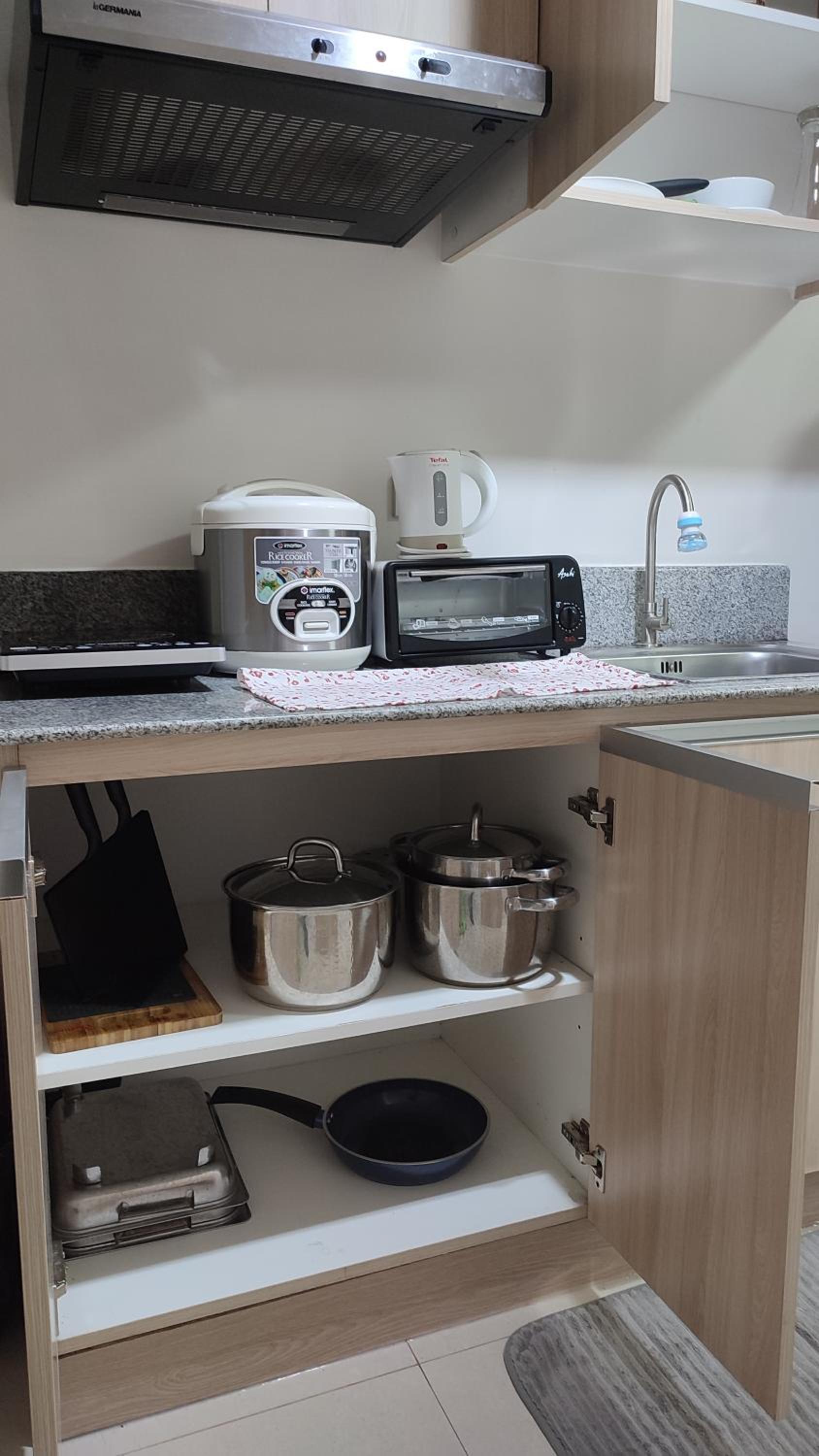 Lovely Spacious Studio Condo Unit at Abreeza Mall view 4