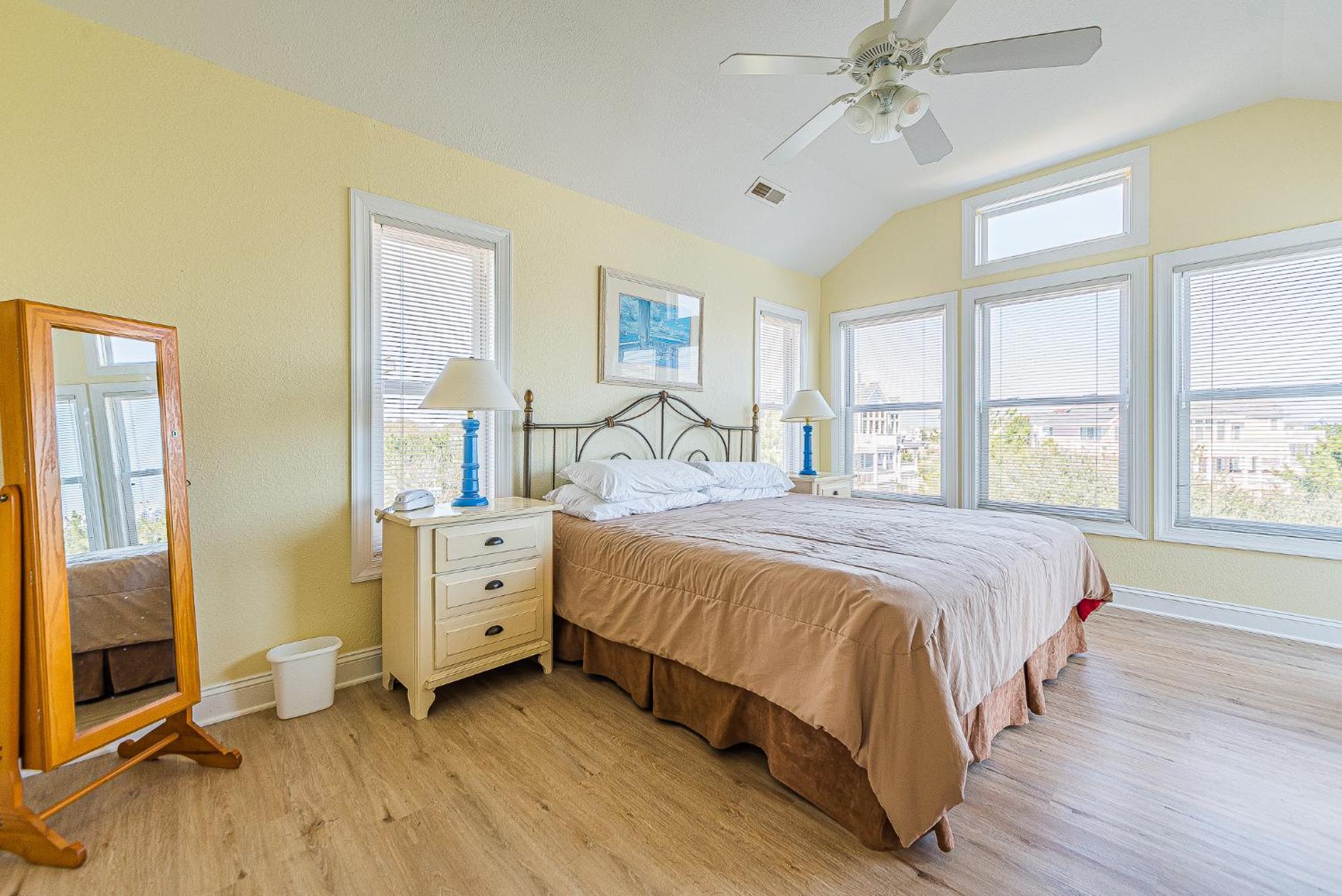 Kandel in the Wind - Corolla, Crown Point, 185 Yds to Beach, Oceanside, Pool, Hot Tub, Up to 4 Dogs Allowed view 4