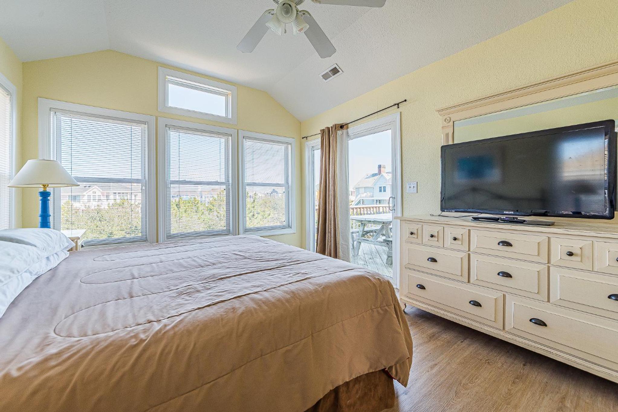 Kandel in the Wind - Corolla, Crown Point, 185 Yds to Beach, Oceanside, Pool, Hot Tub, Up to 4 Dogs Allowed view 5