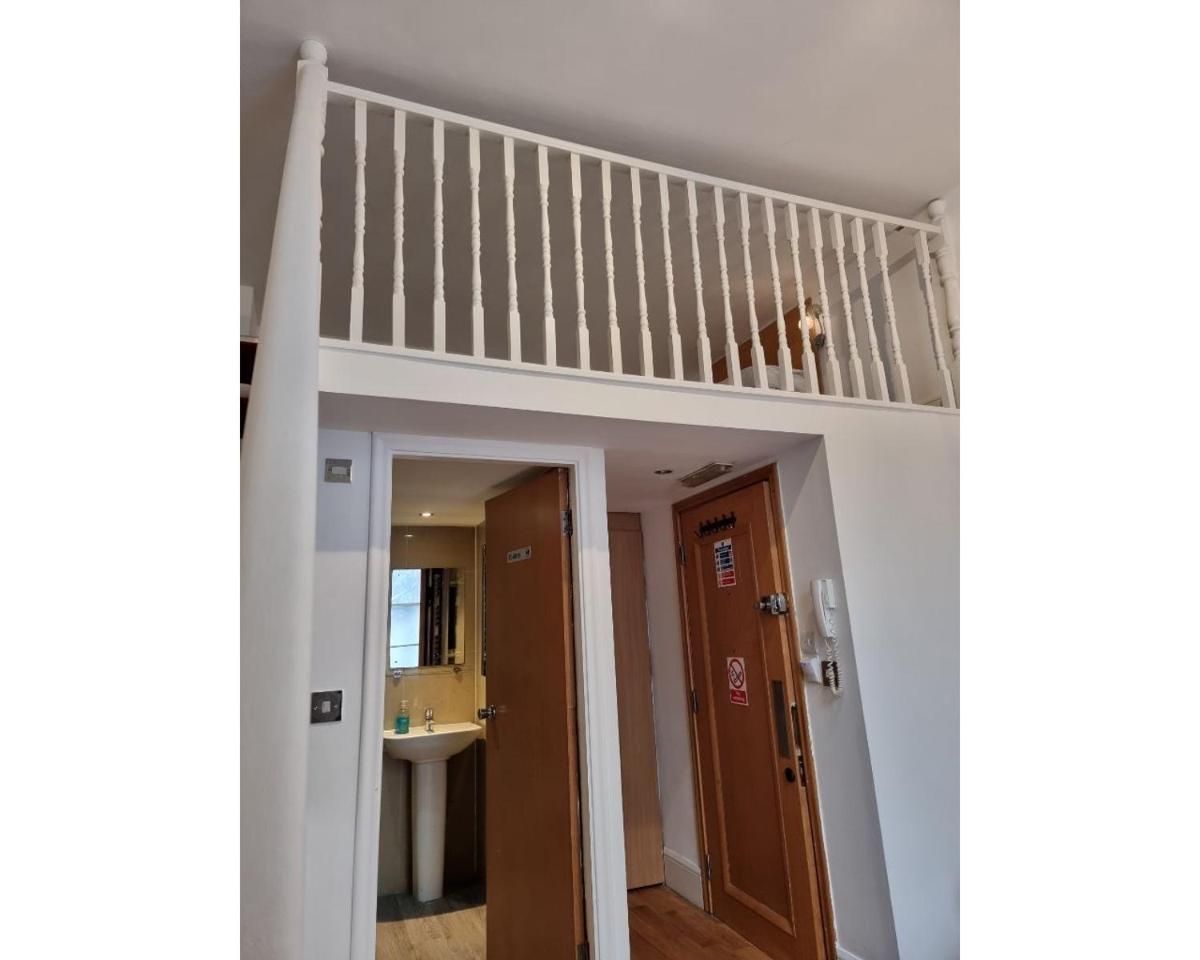 80 Inverness Terrace