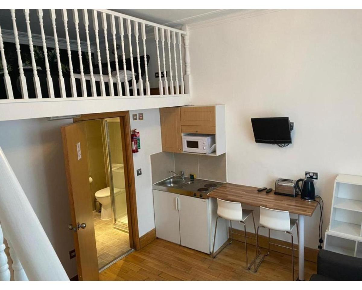 80 Inverness Terrace