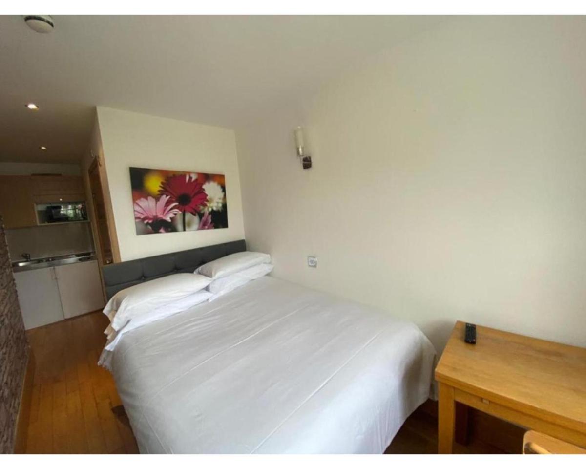 80 Inverness Terrace