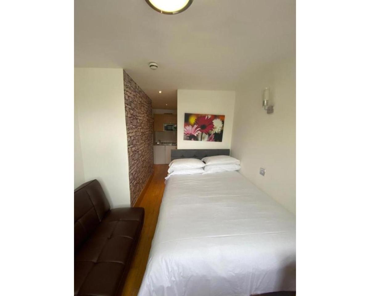 80 Inverness Terrace