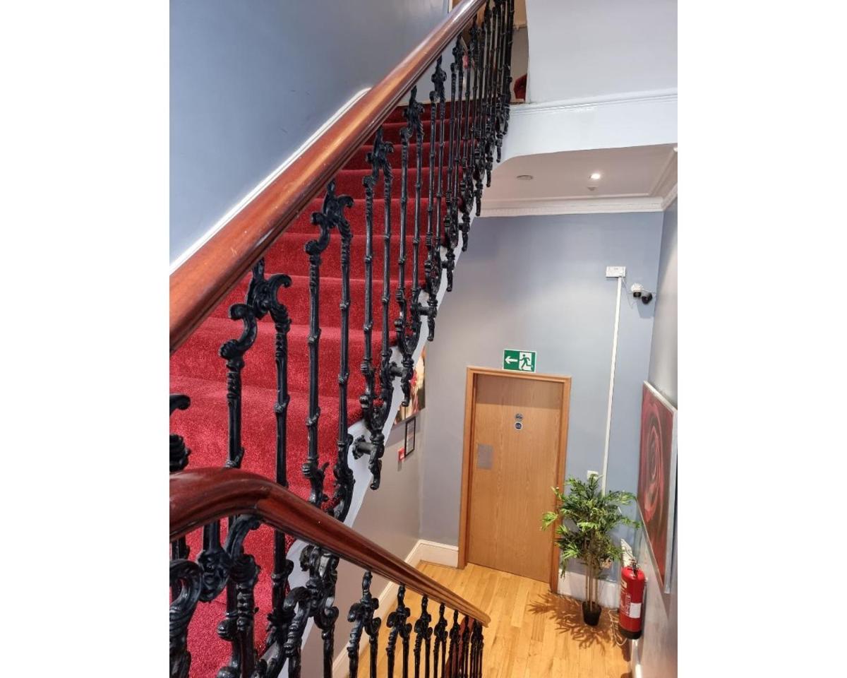 80 Inverness Terrace