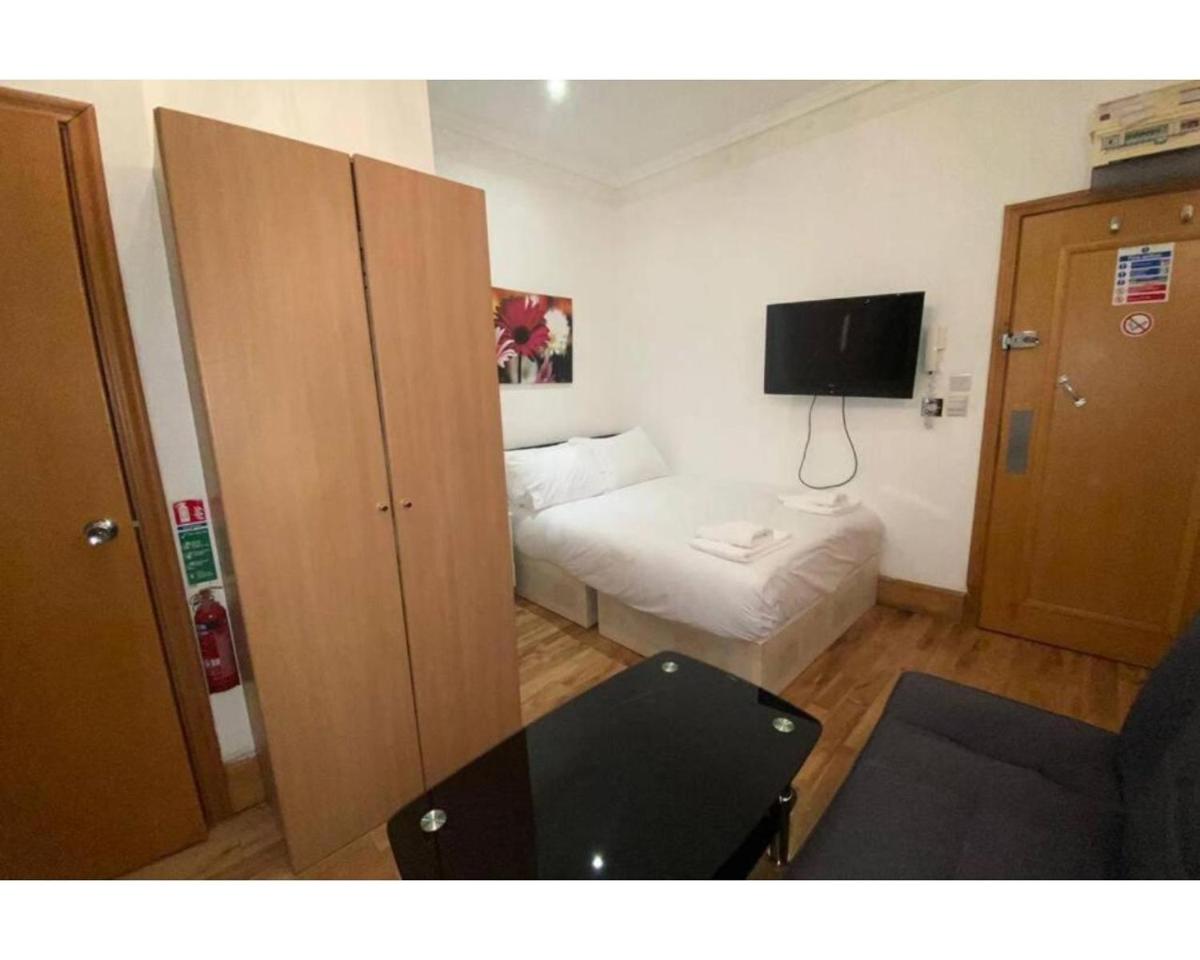 80 Inverness Terrace