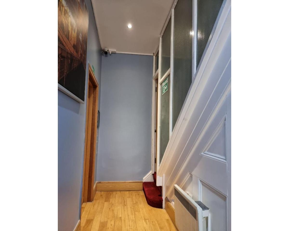 80 Inverness Terrace