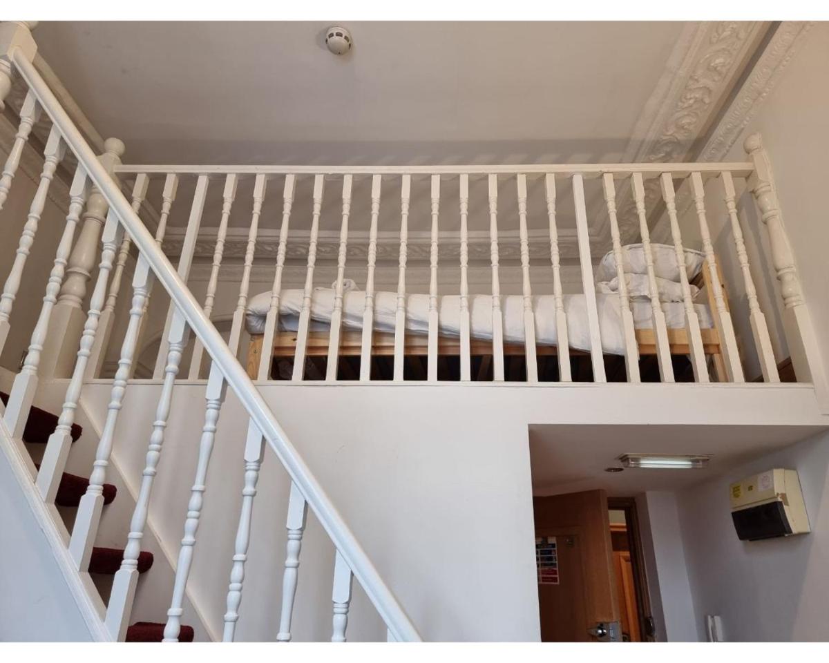 80 Inverness Terrace