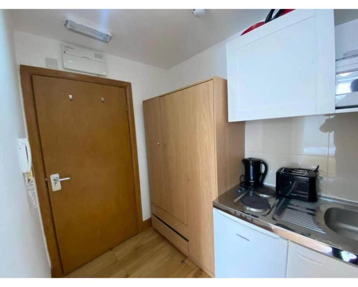 80 Inverness Terrace