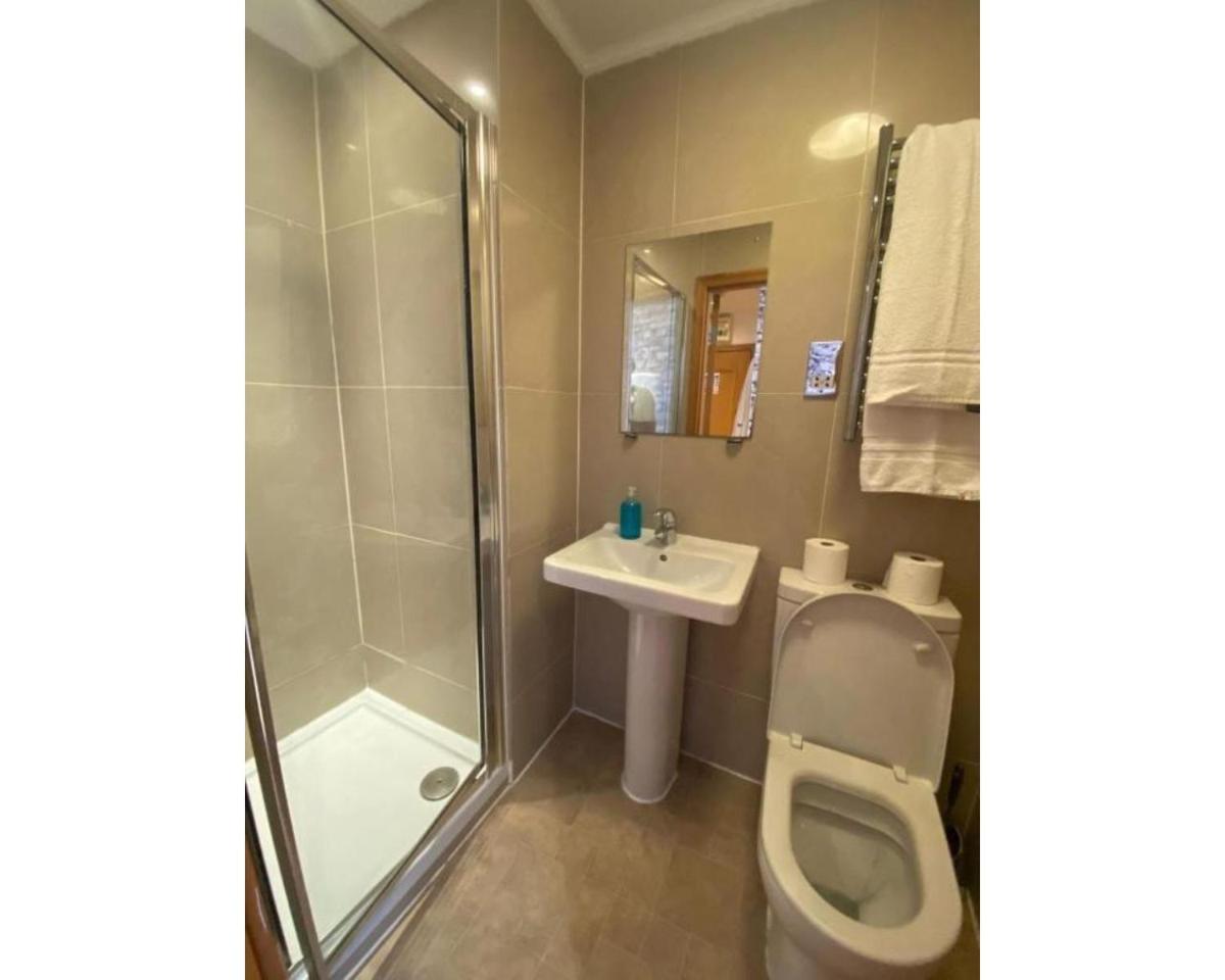 80 Inverness Terrace