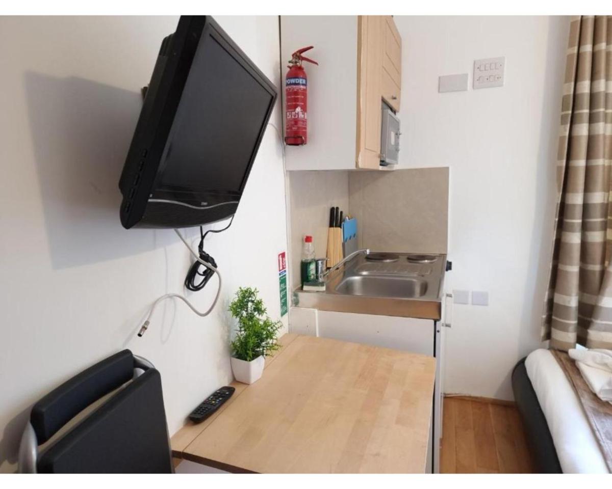 80 Inverness Terrace