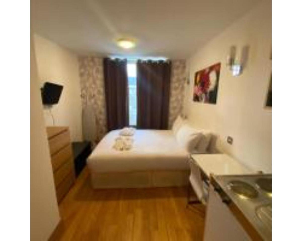 80 Inverness Terrace