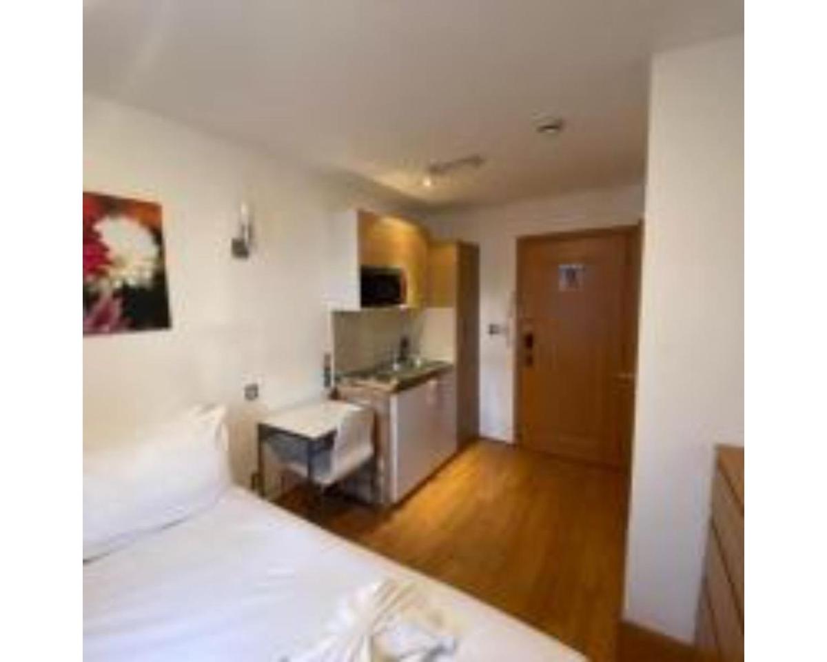 80 Inverness Terrace