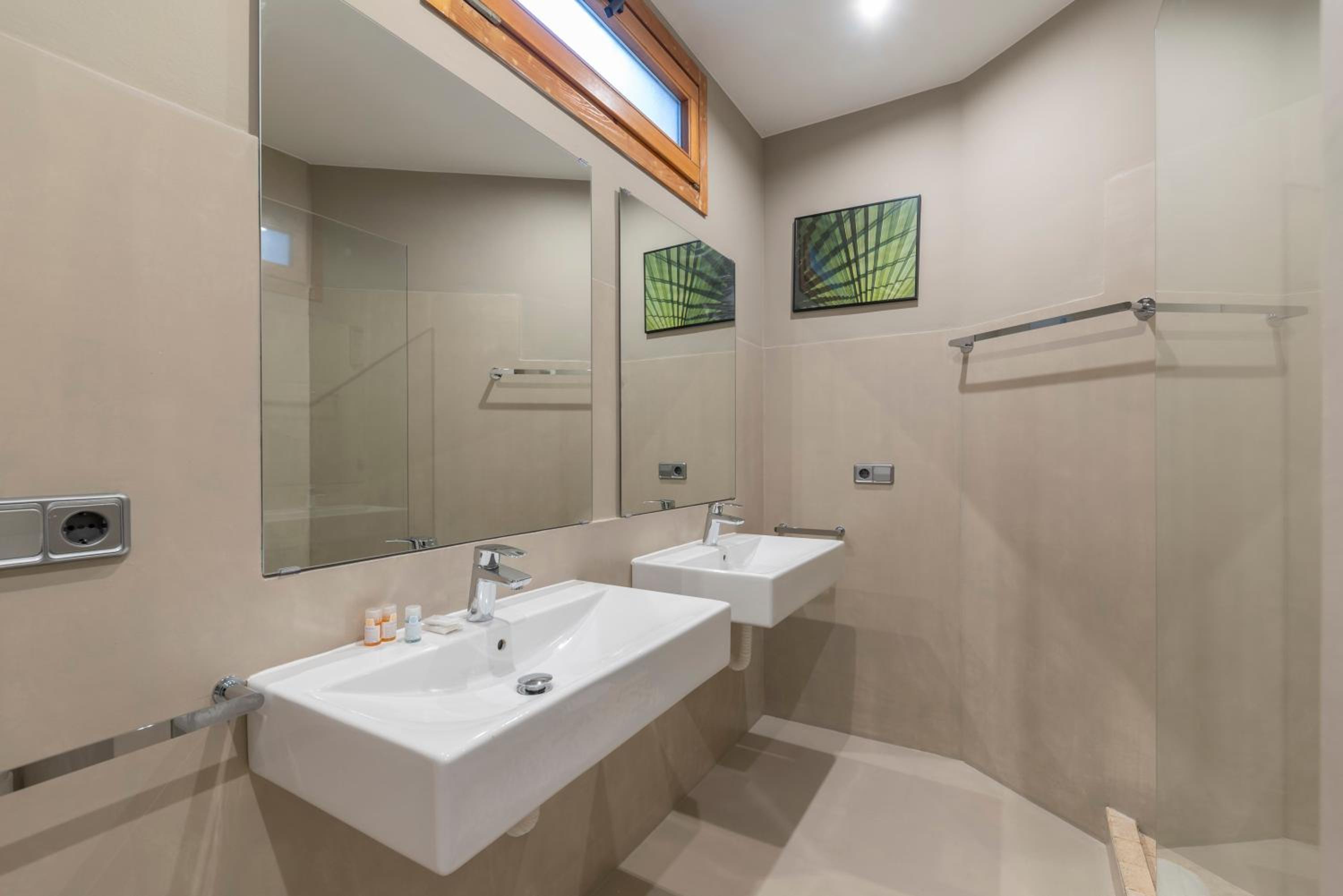 Centric Gracia Apartments