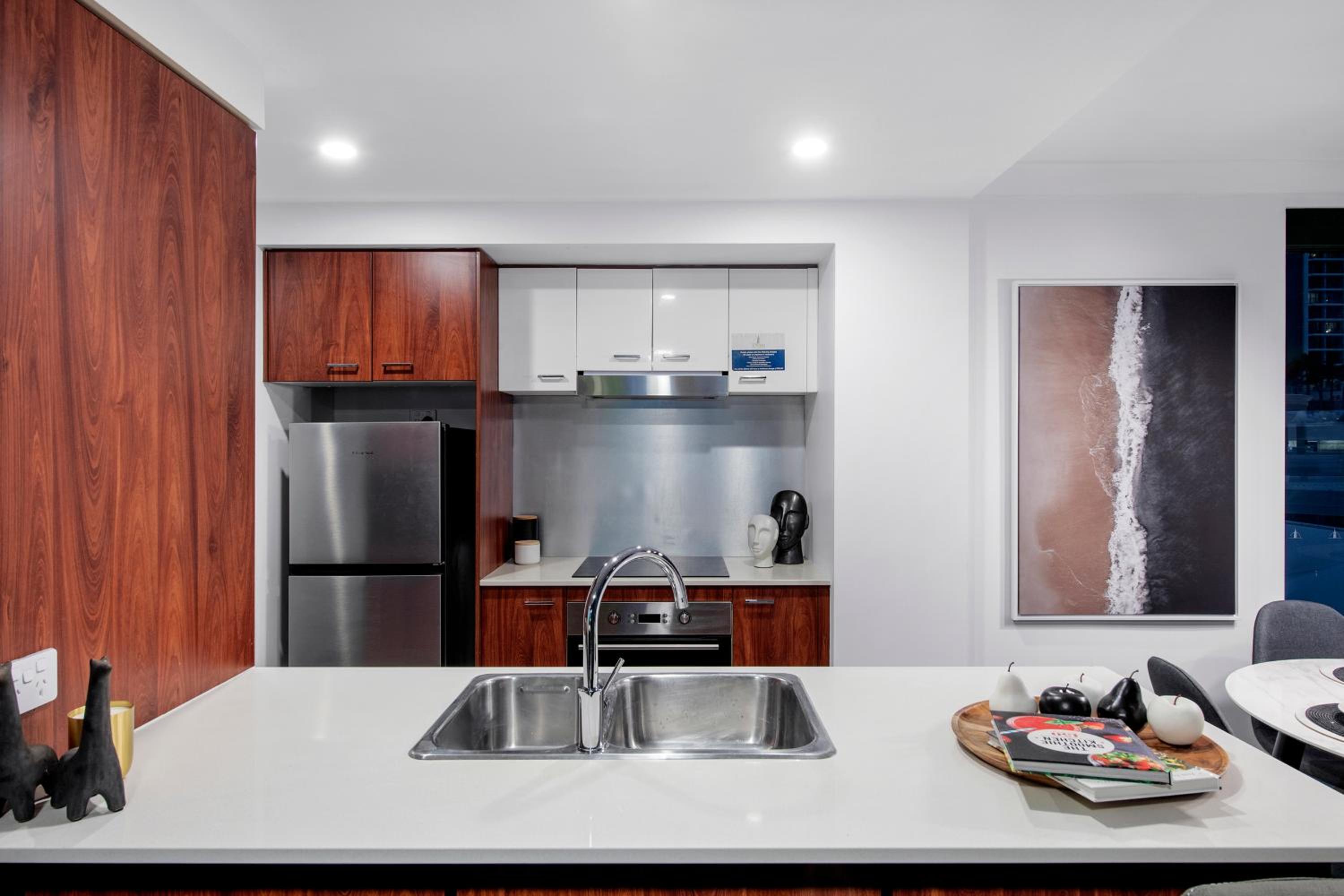 Chevron Renaissance Apartments - Hosted by Wow Stay