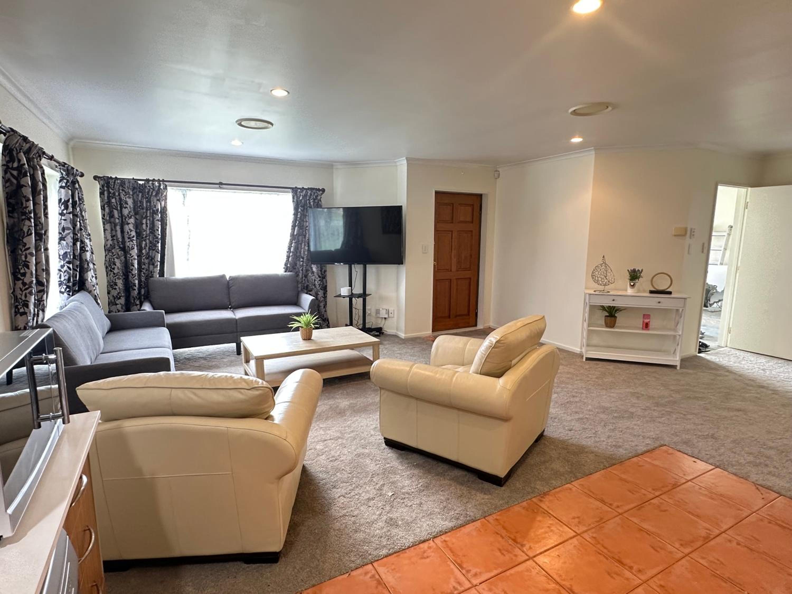 Luxury stay near airport view 3