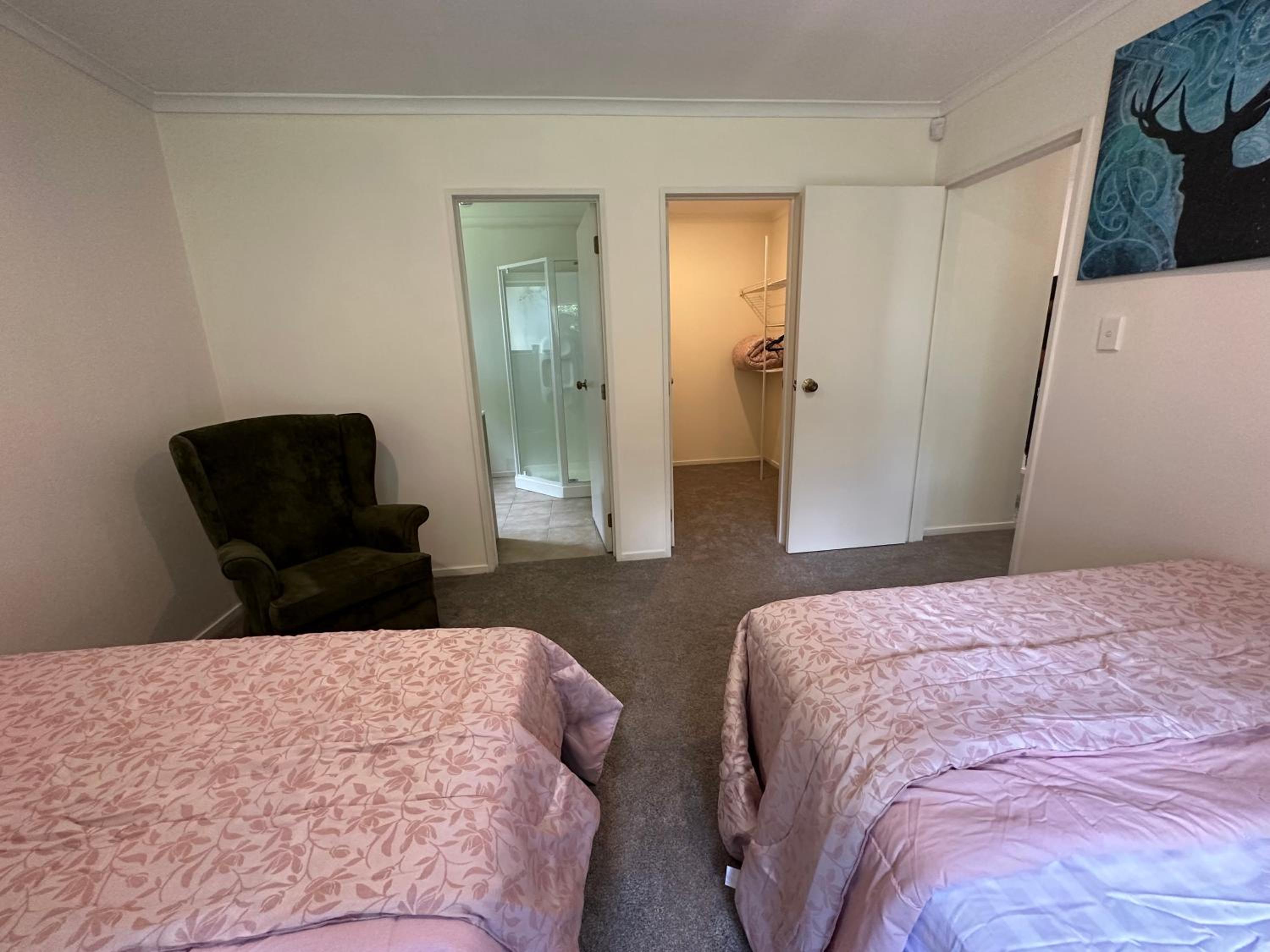 Luxury stay near airport view 4