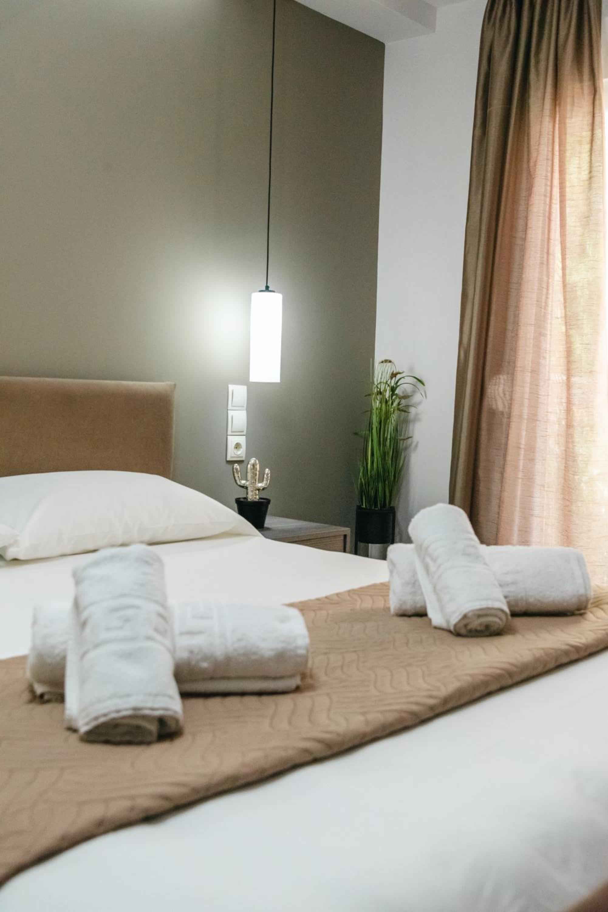 Elegant decorated house - Free Private Parking! photo 3