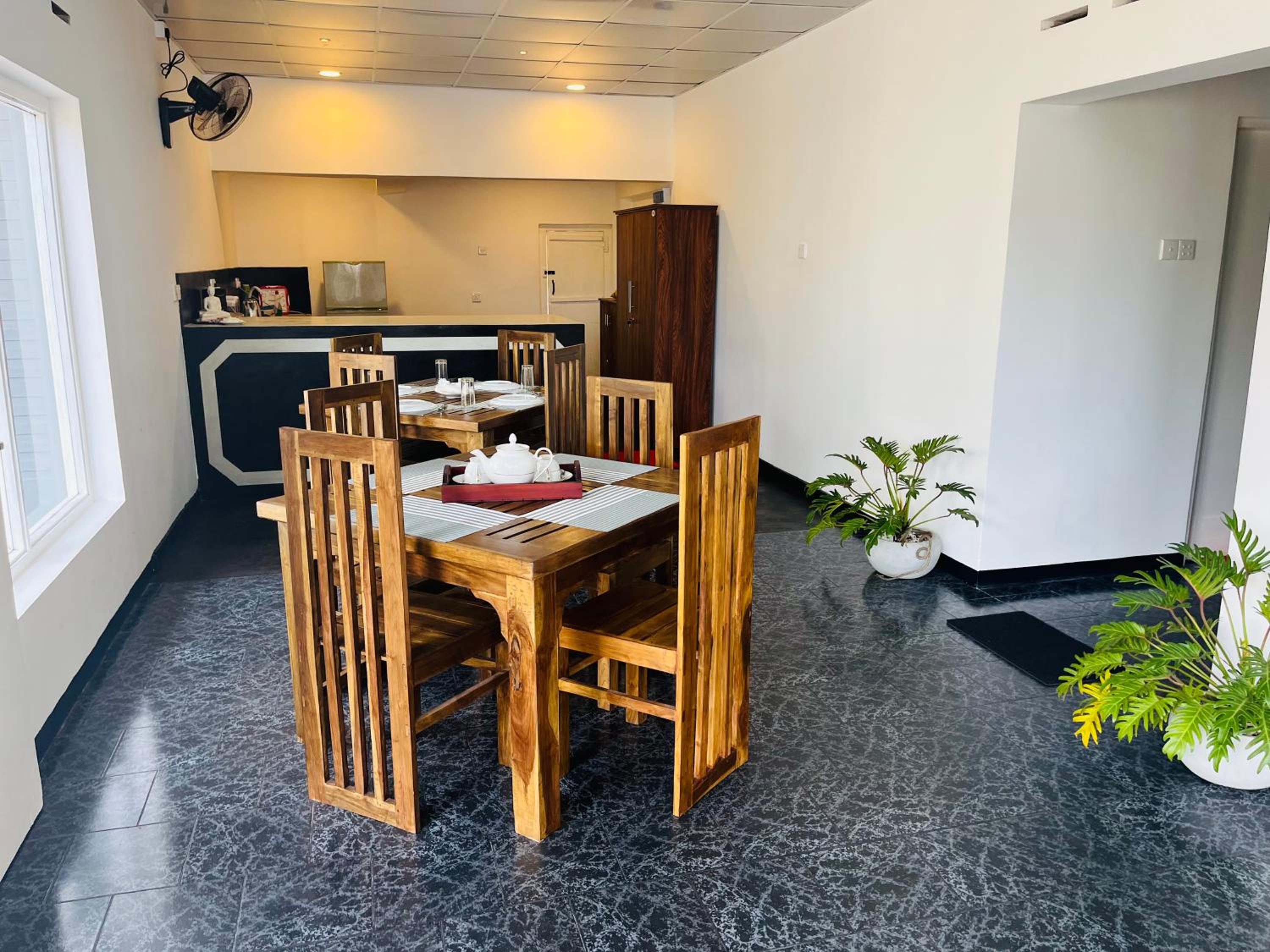 The Lake Round Guest House