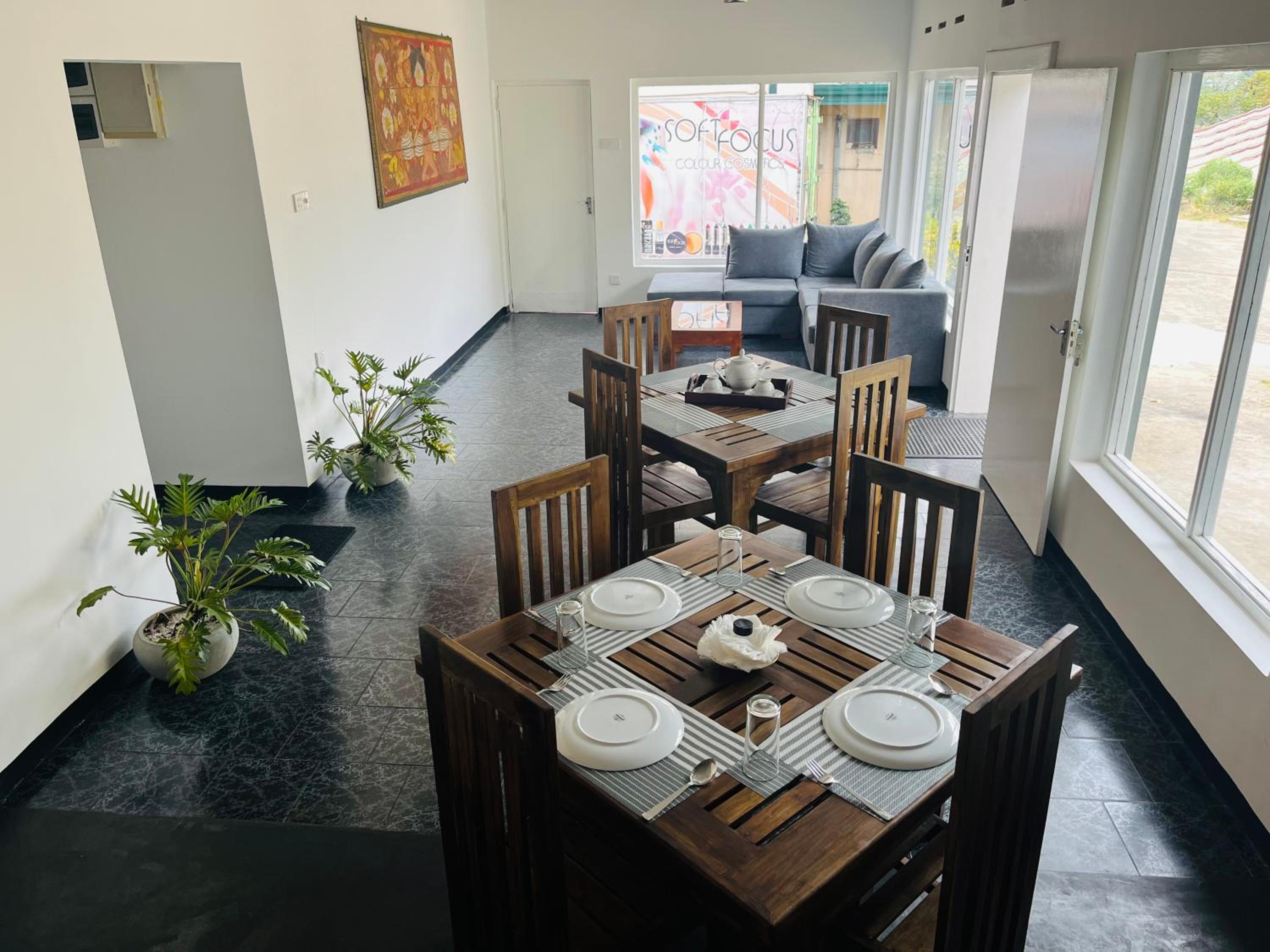 The Lake Round Guest House
