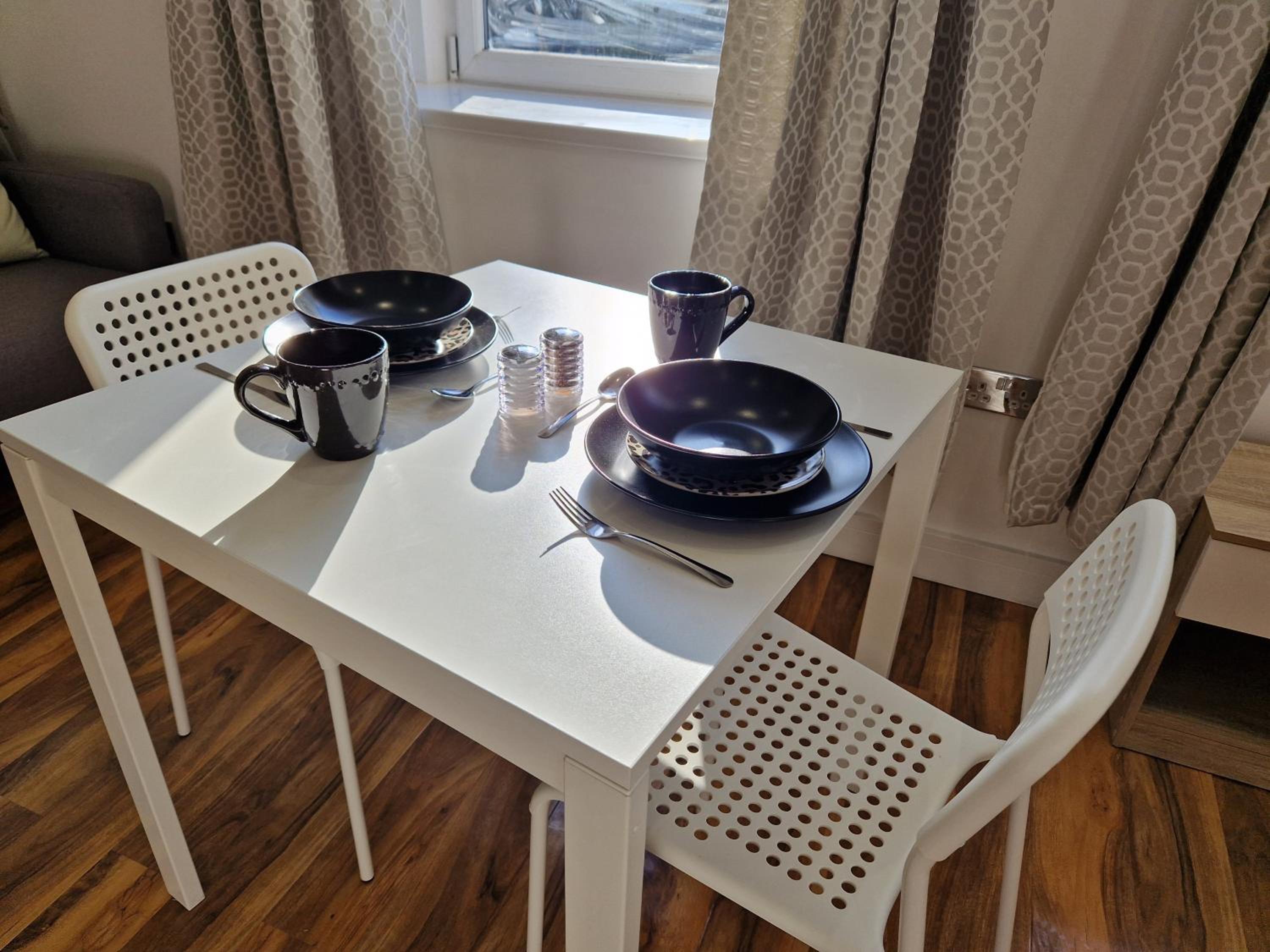 Flat 5. Modern studio apartment, Tynte Hotel, Mountain Ash