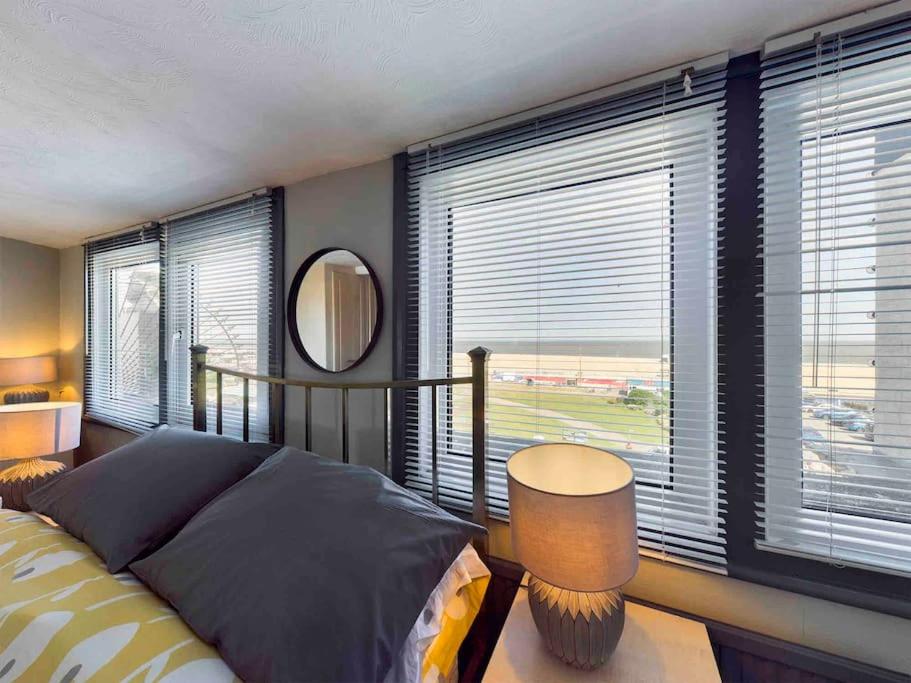 Spacious apartment with Sea Views on Great Yarmouth Seafront view 2
