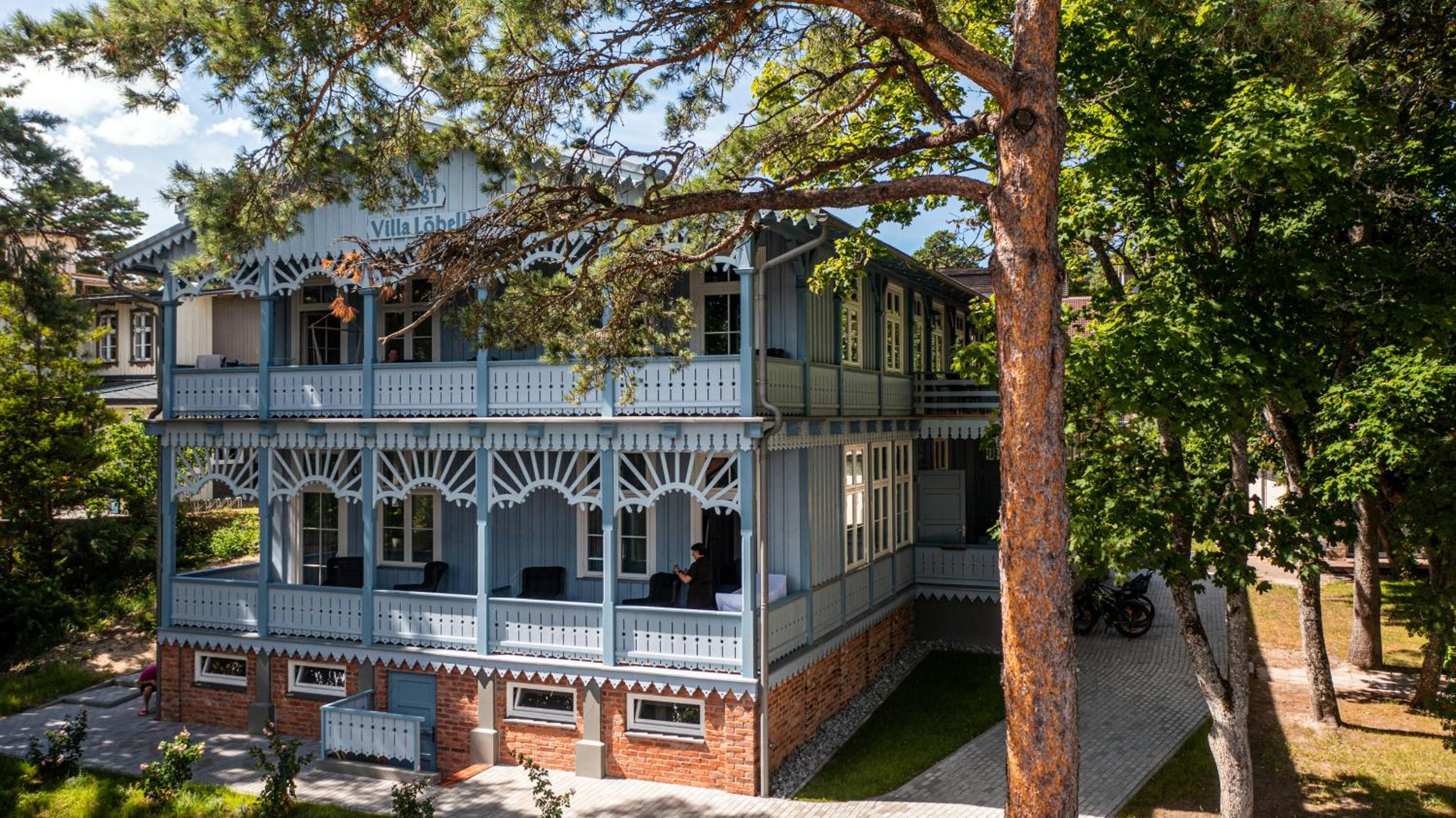 Villa Loebel - Exceptional Queen Louisa two bedroom apartment with 2 balconies