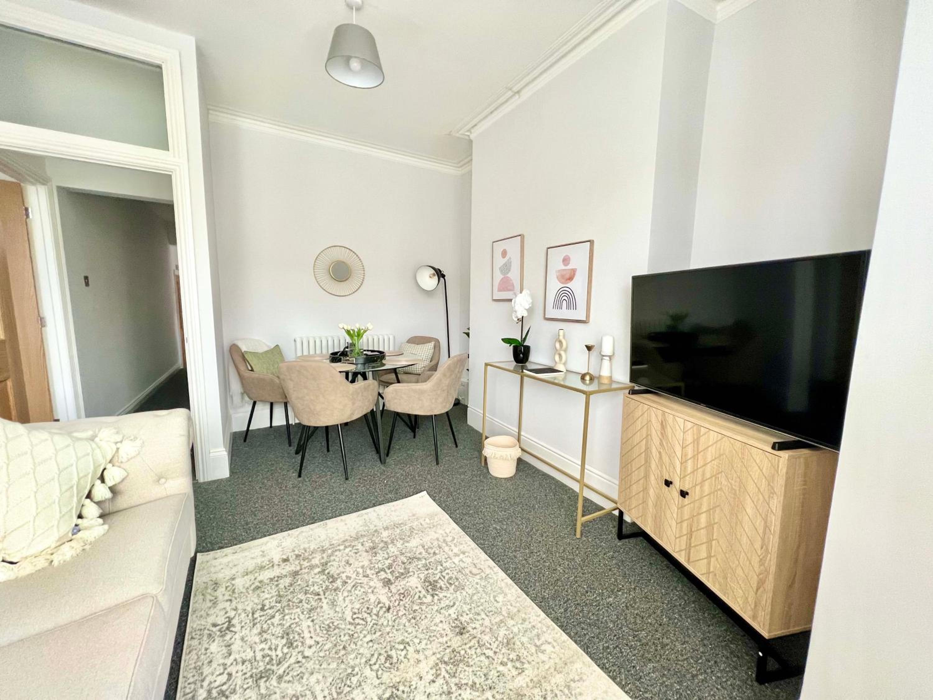 Stunning Flat Close to Beach view 2