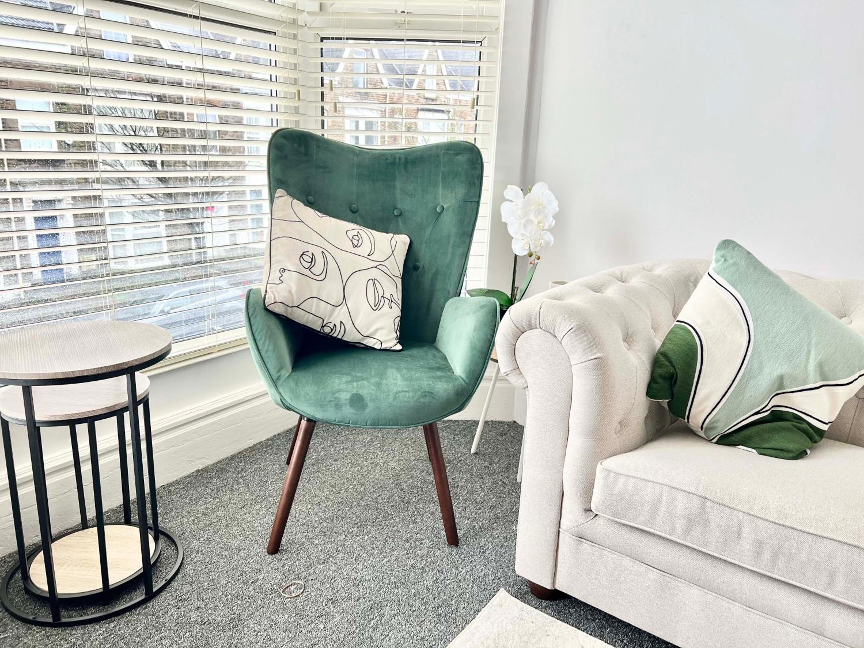 Stunning Flat Close to Beach view 5