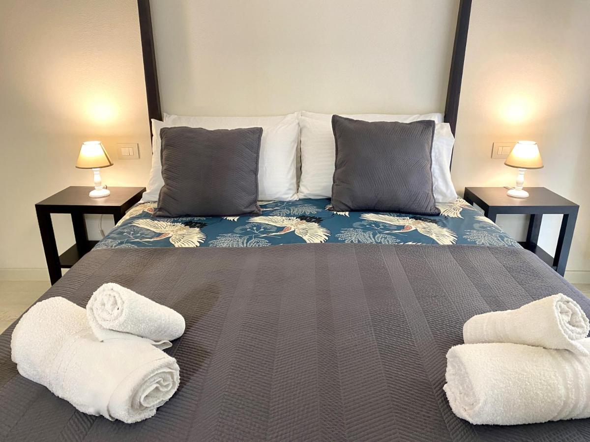 Front Beach Deluxe Apartment - with access to beach club view 2