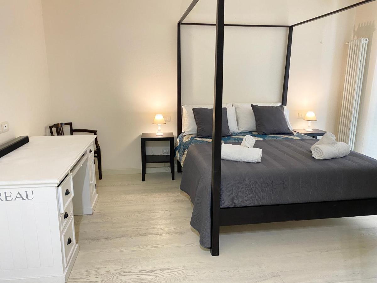 Front Beach Deluxe Apartment - with access to beach club view 3