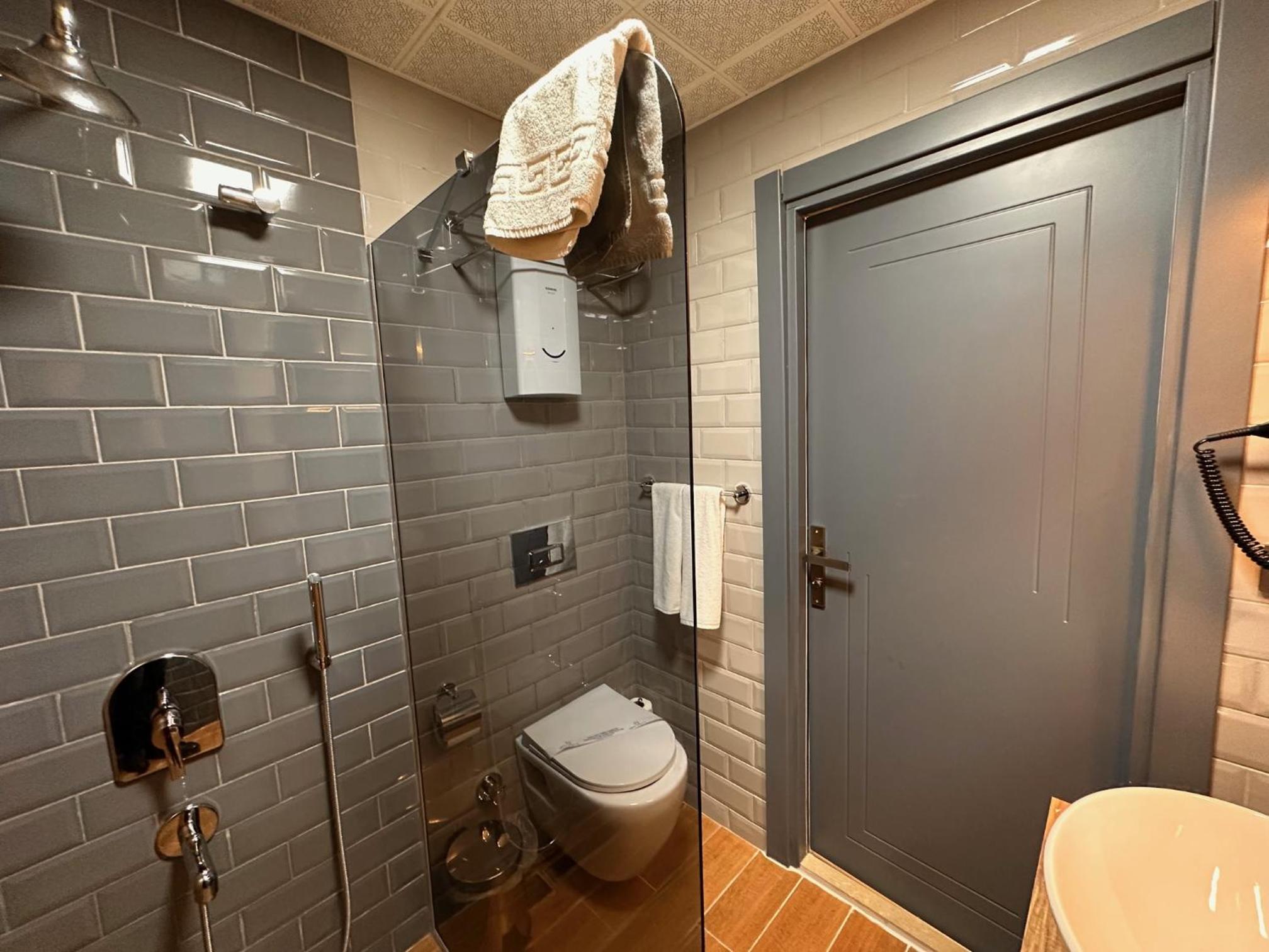 KA Hotel & Suites - Image 14