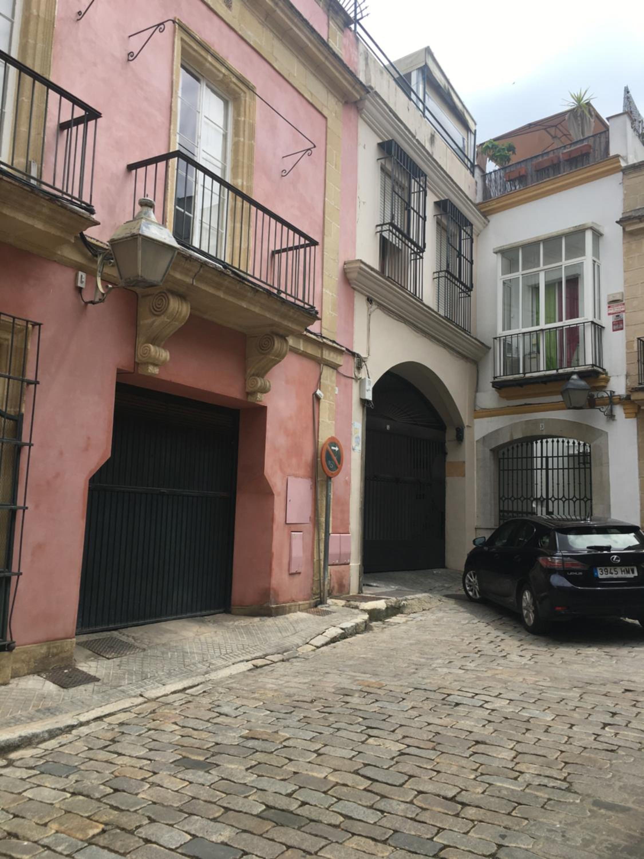 Palacio Caballeros. Parking/Wifi view 2