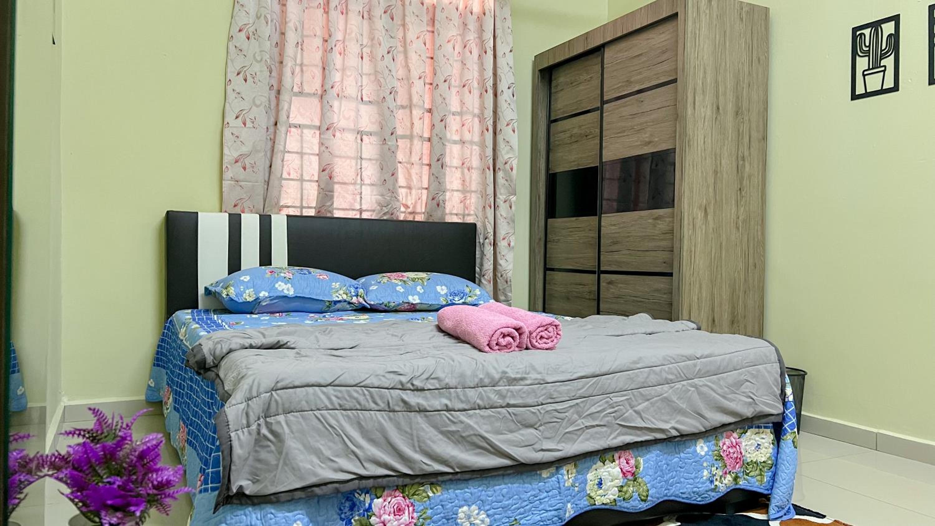 Mahkota Aman Guest House - 5pax view 2