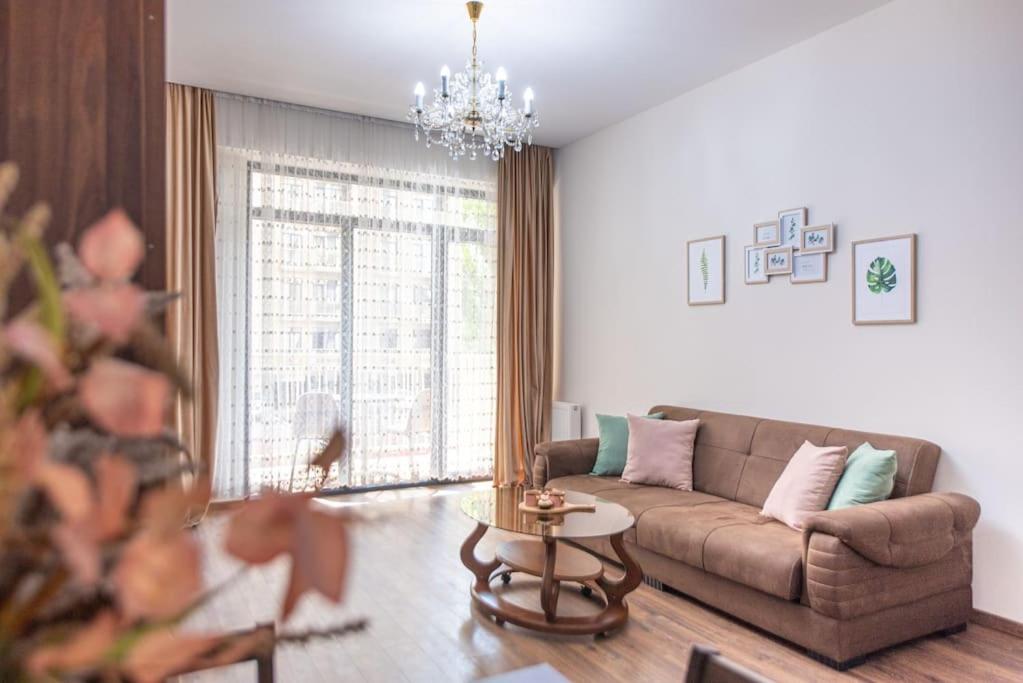 1BR Apartment - Free Parking - Self Check-in - Delisi Metro 5 Min view 2