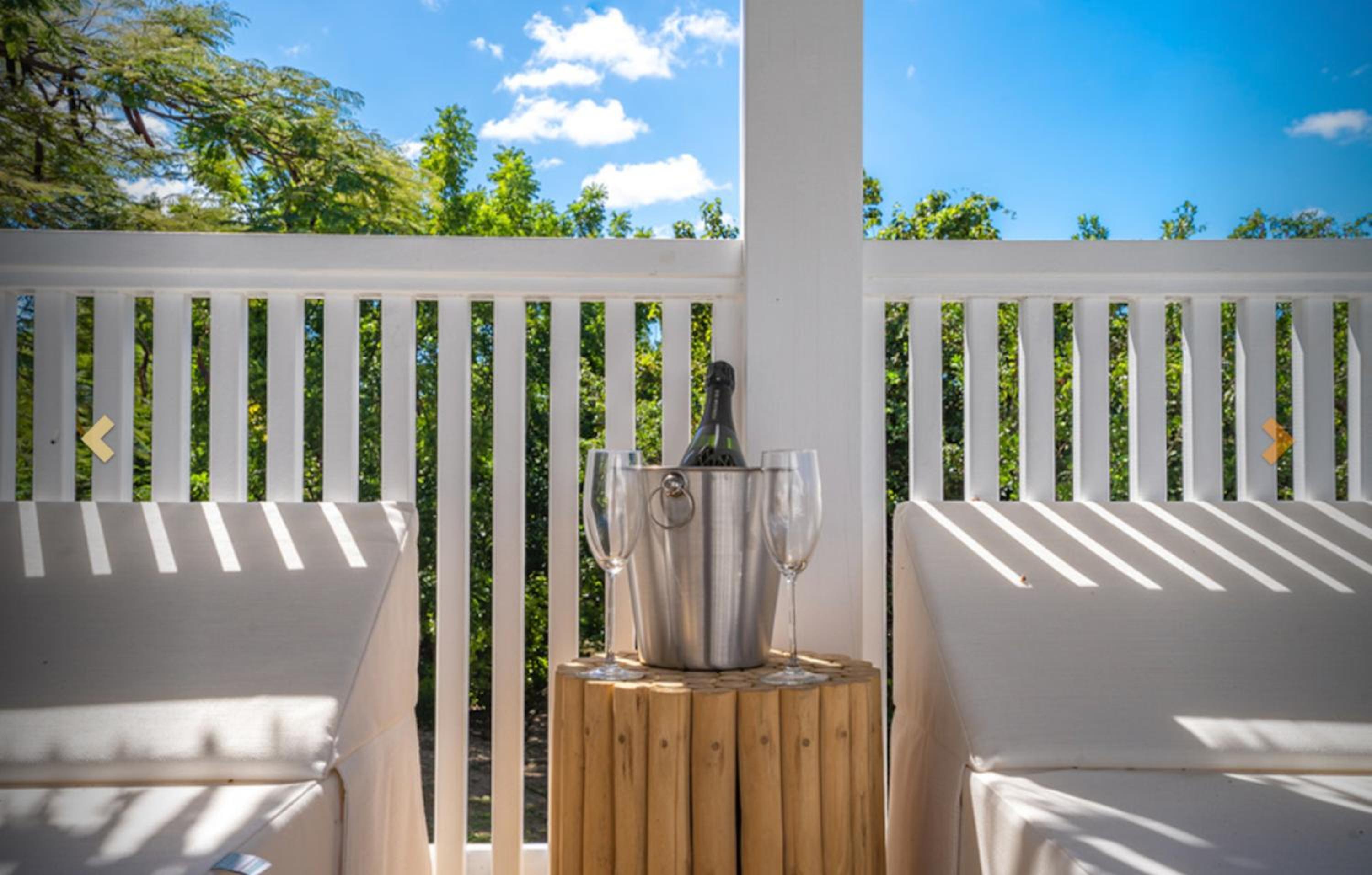 Elegant villa in Terres Basses with private pool view 2