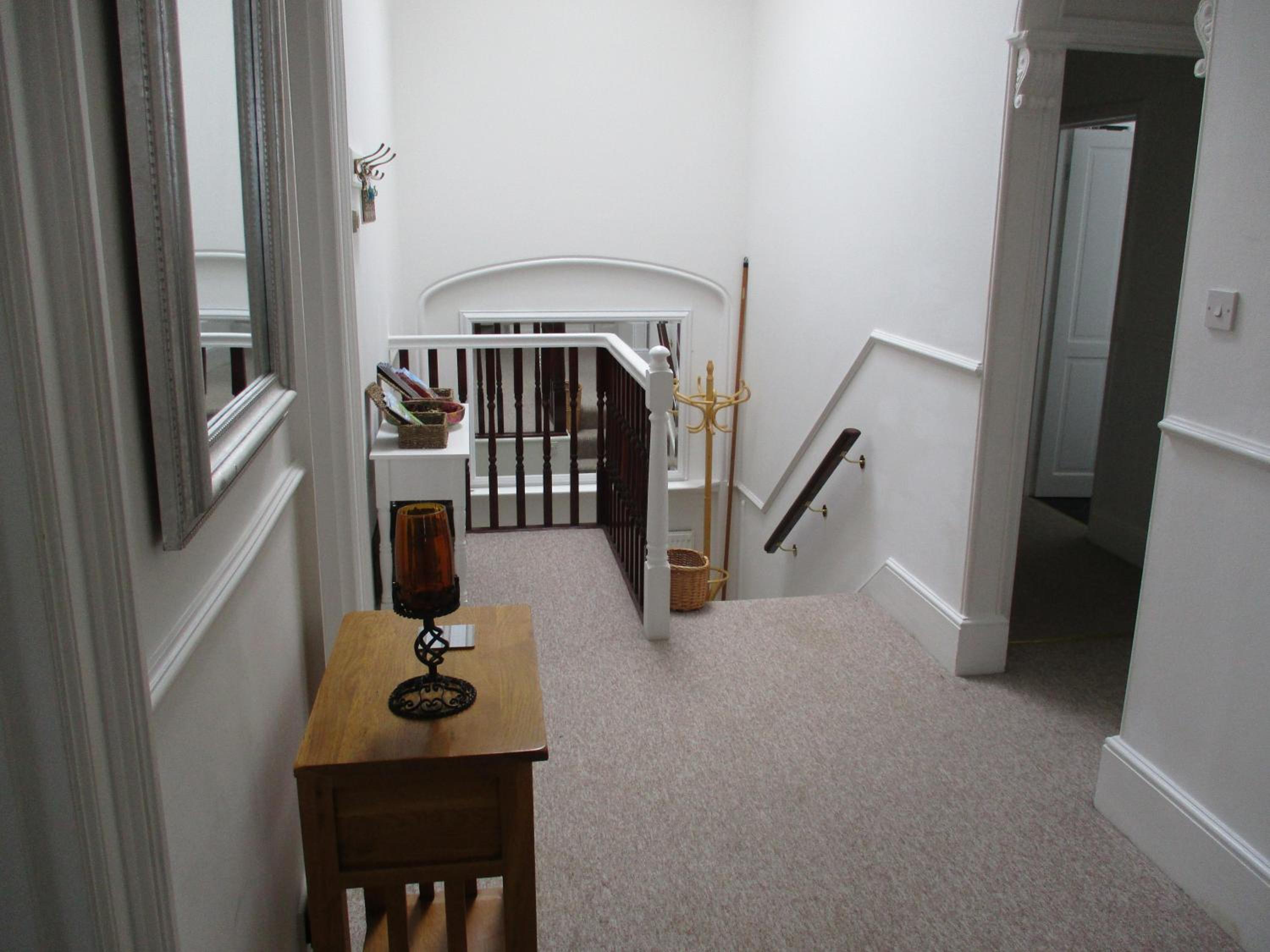 Lovely spacious apartment - sleeps 5 view 3