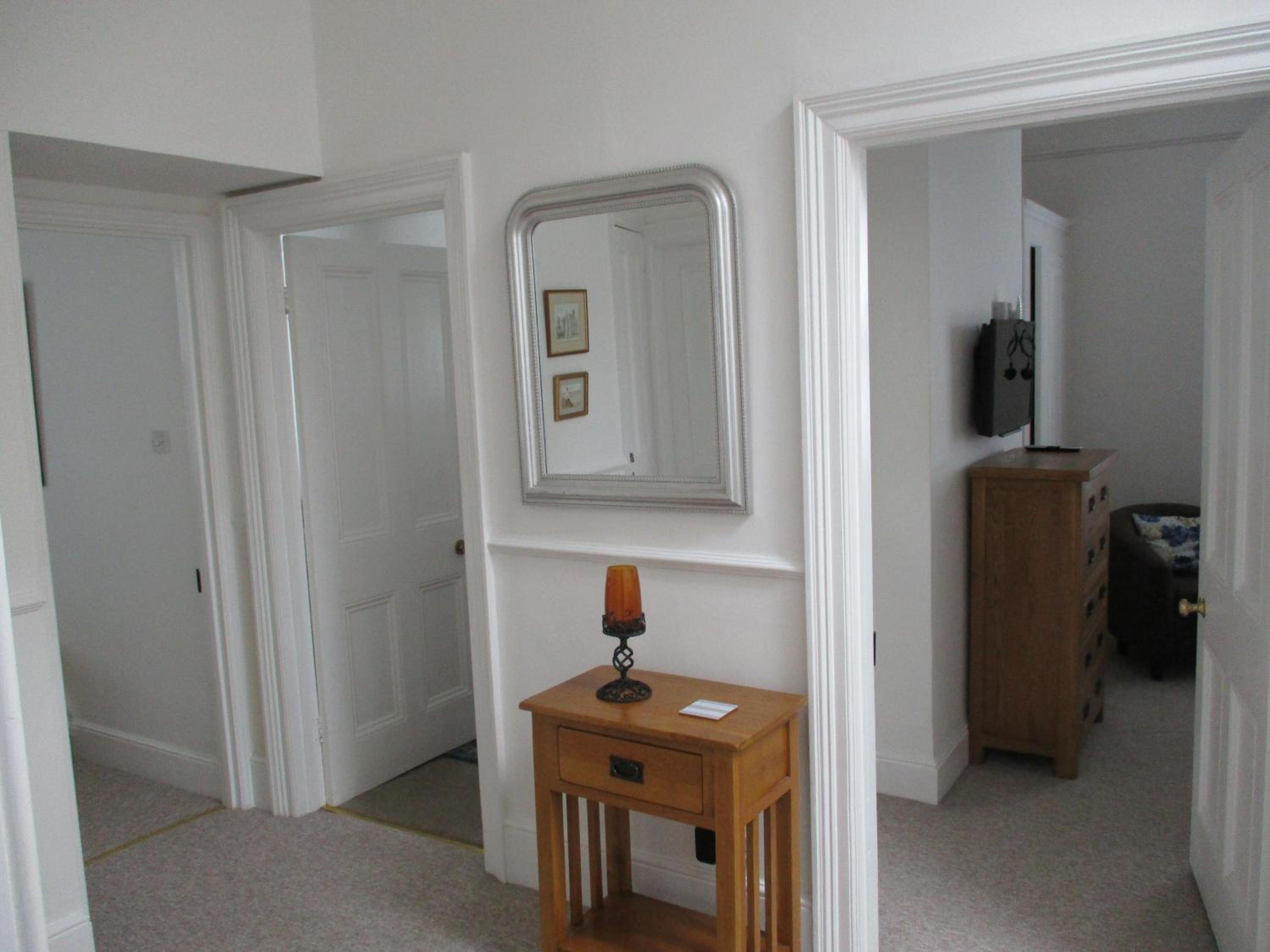 Lovely spacious apartment - sleeps 5 view 5