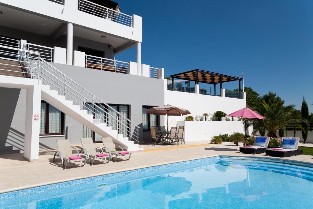 Villa Arcadia, Kallepia