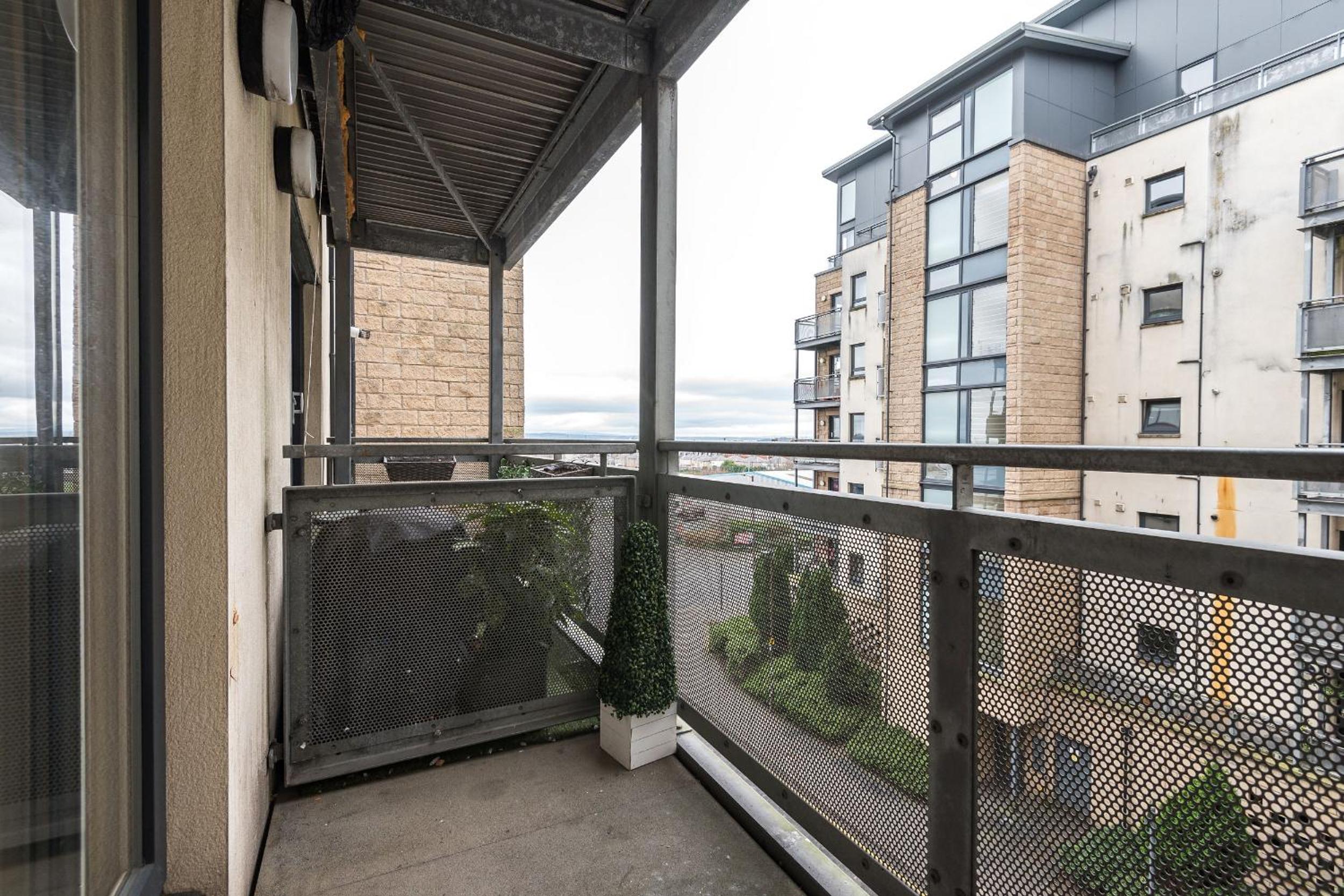 Elegant 2 Bedroom City Centre Apartment - Free Parking - Private Balcony view 3