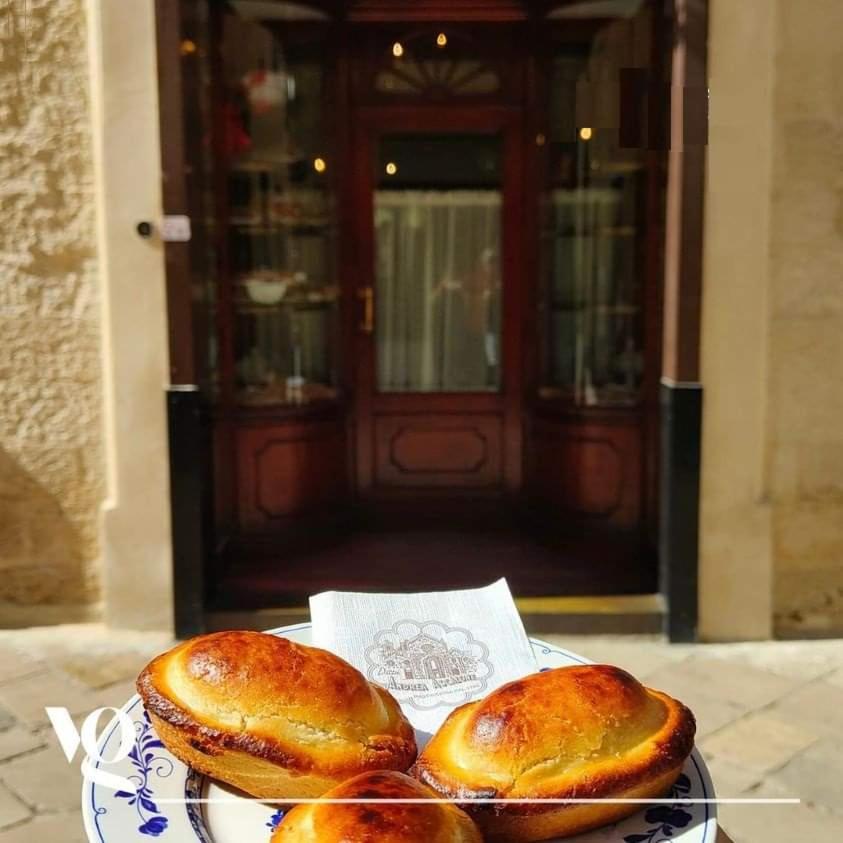 Amira 1899 Luxury Suite