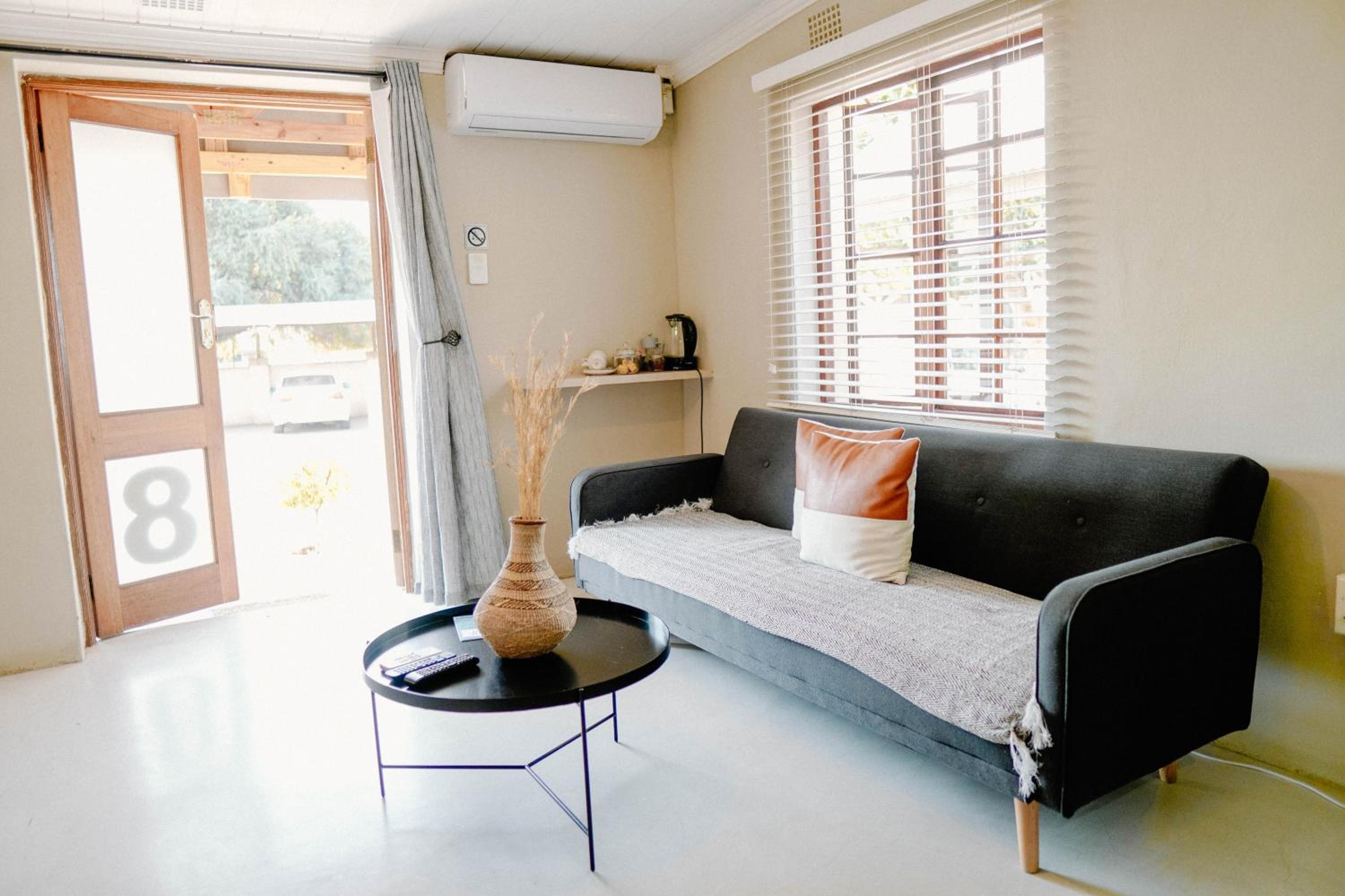 Lighthouse Guesthouse & Cafe