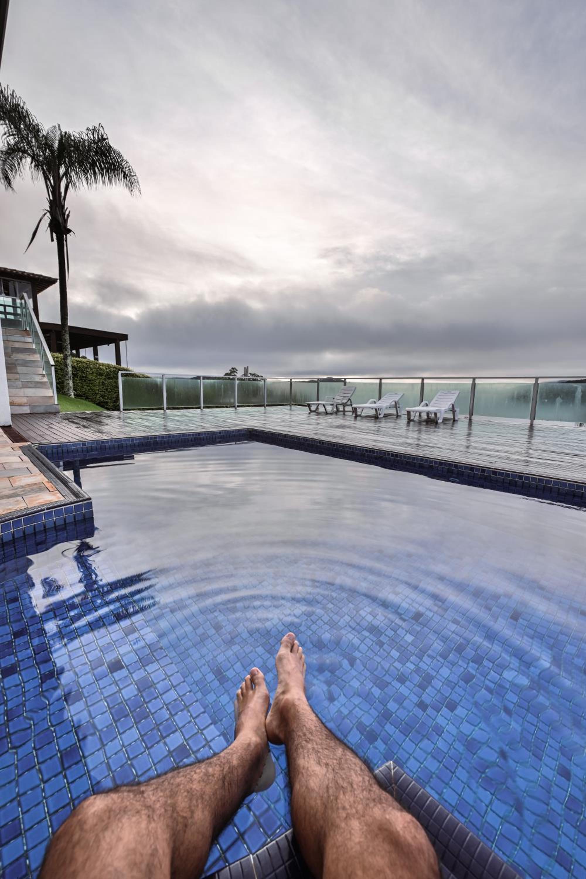 Vista Espetacular em Escarpas com Piscina