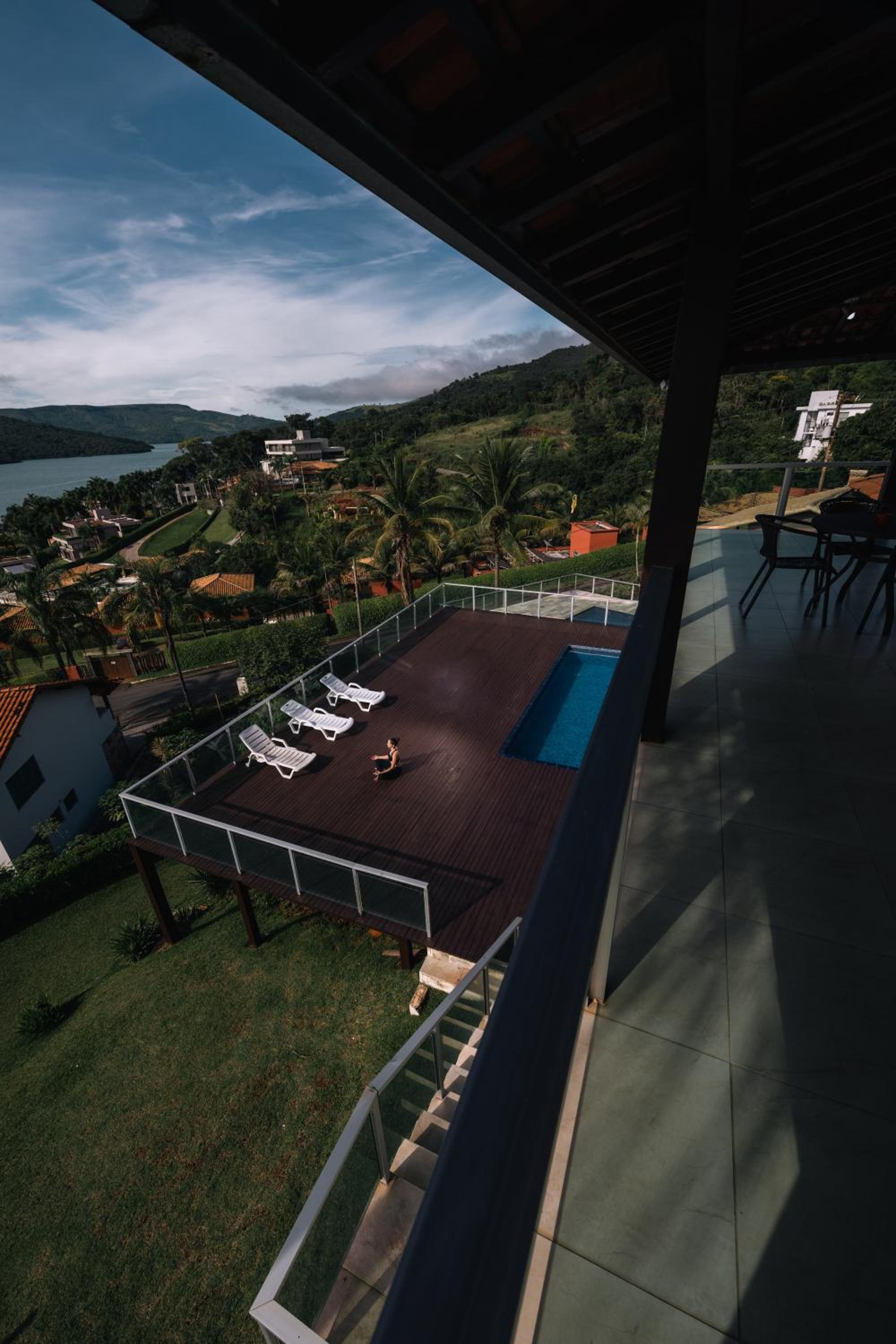 Vista Espetacular em Escarpas com Piscina