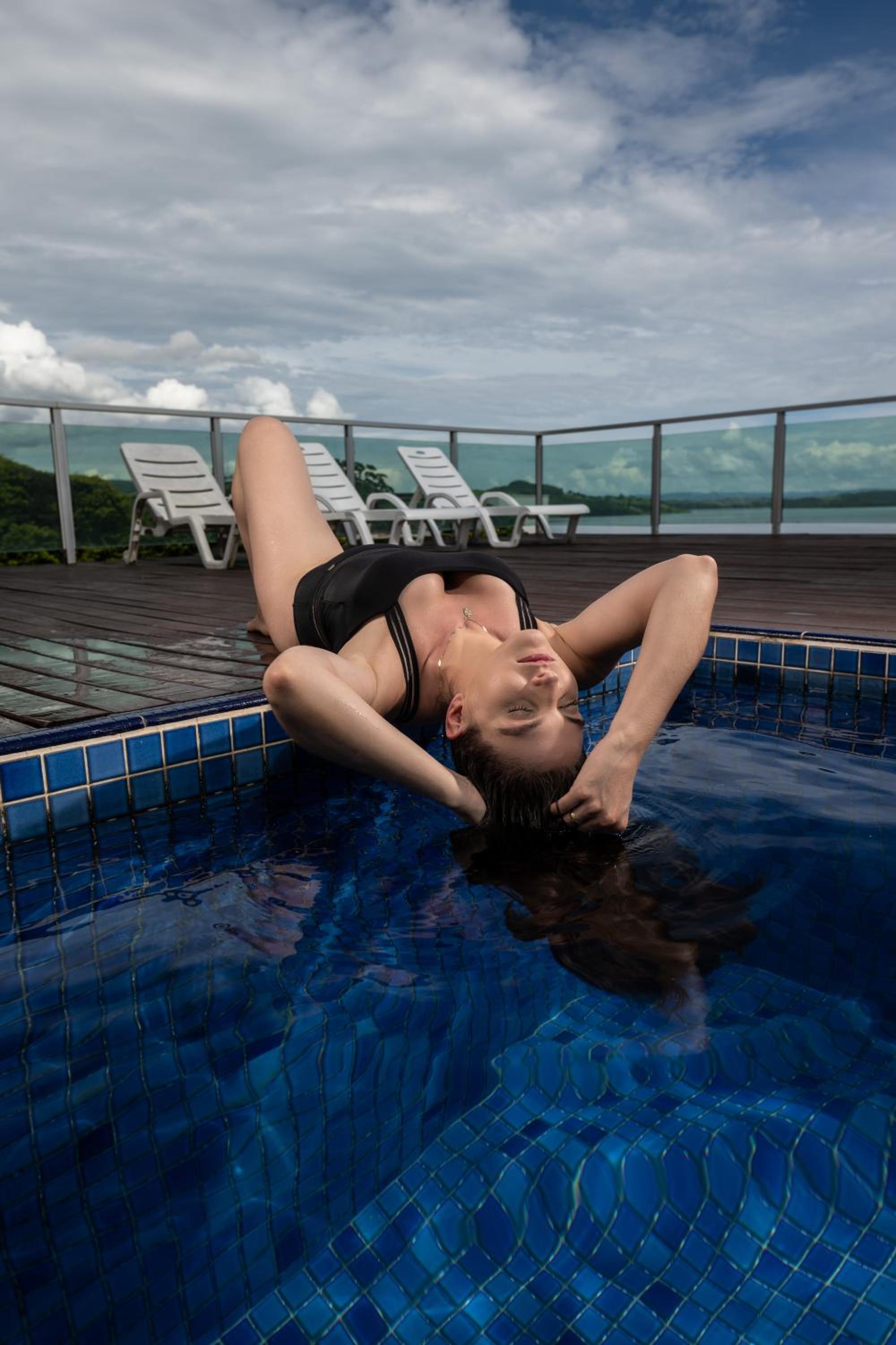 Vista Espetacular em Escarpas com Piscina