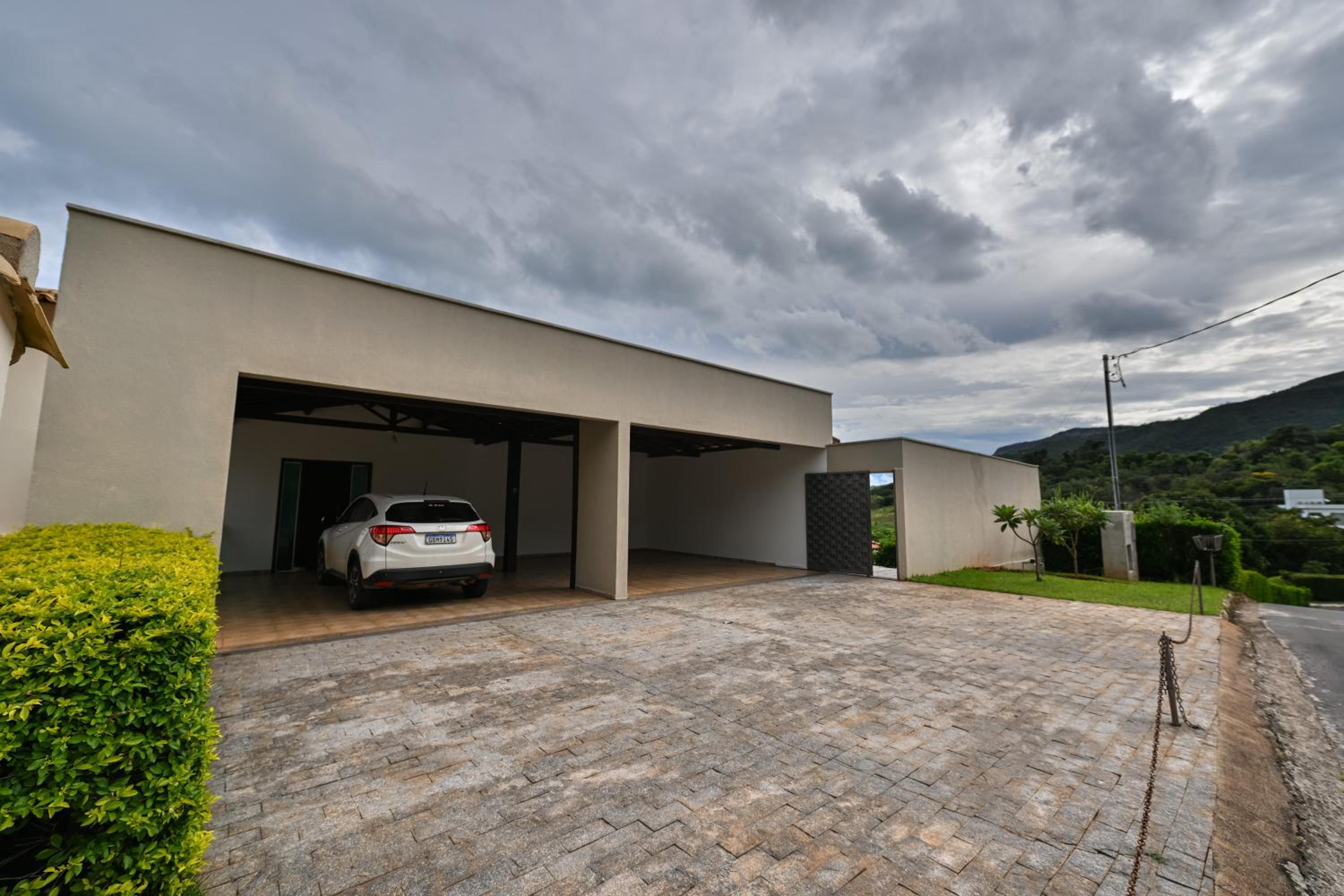 Vista Espetacular em Escarpas com Piscina