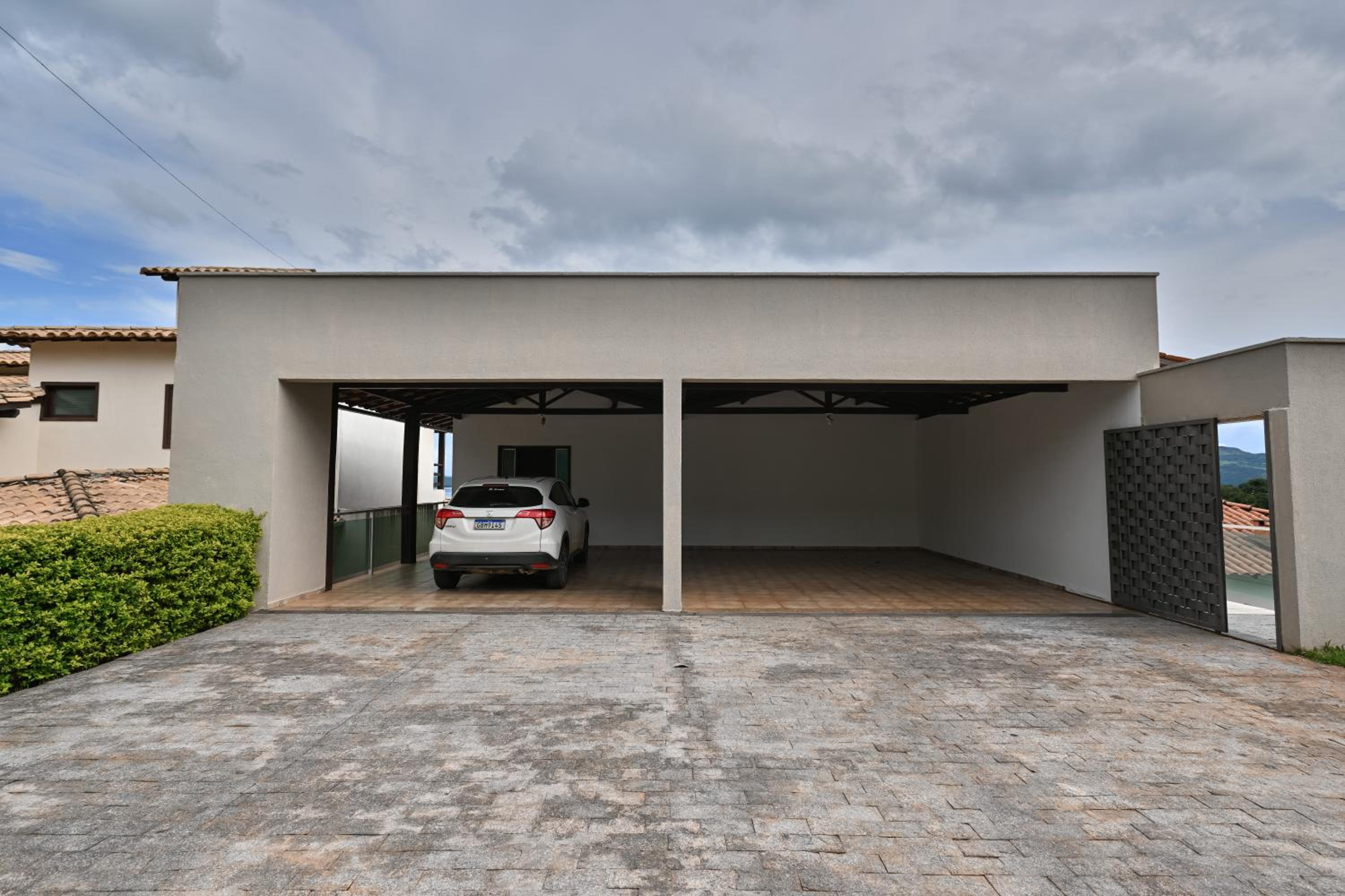 Vista Espetacular em Escarpas com Piscina