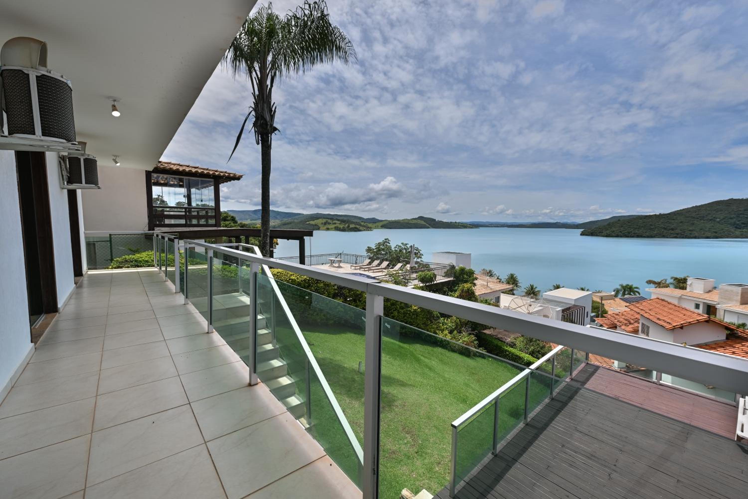 Vista Espetacular em Escarpas com Piscina