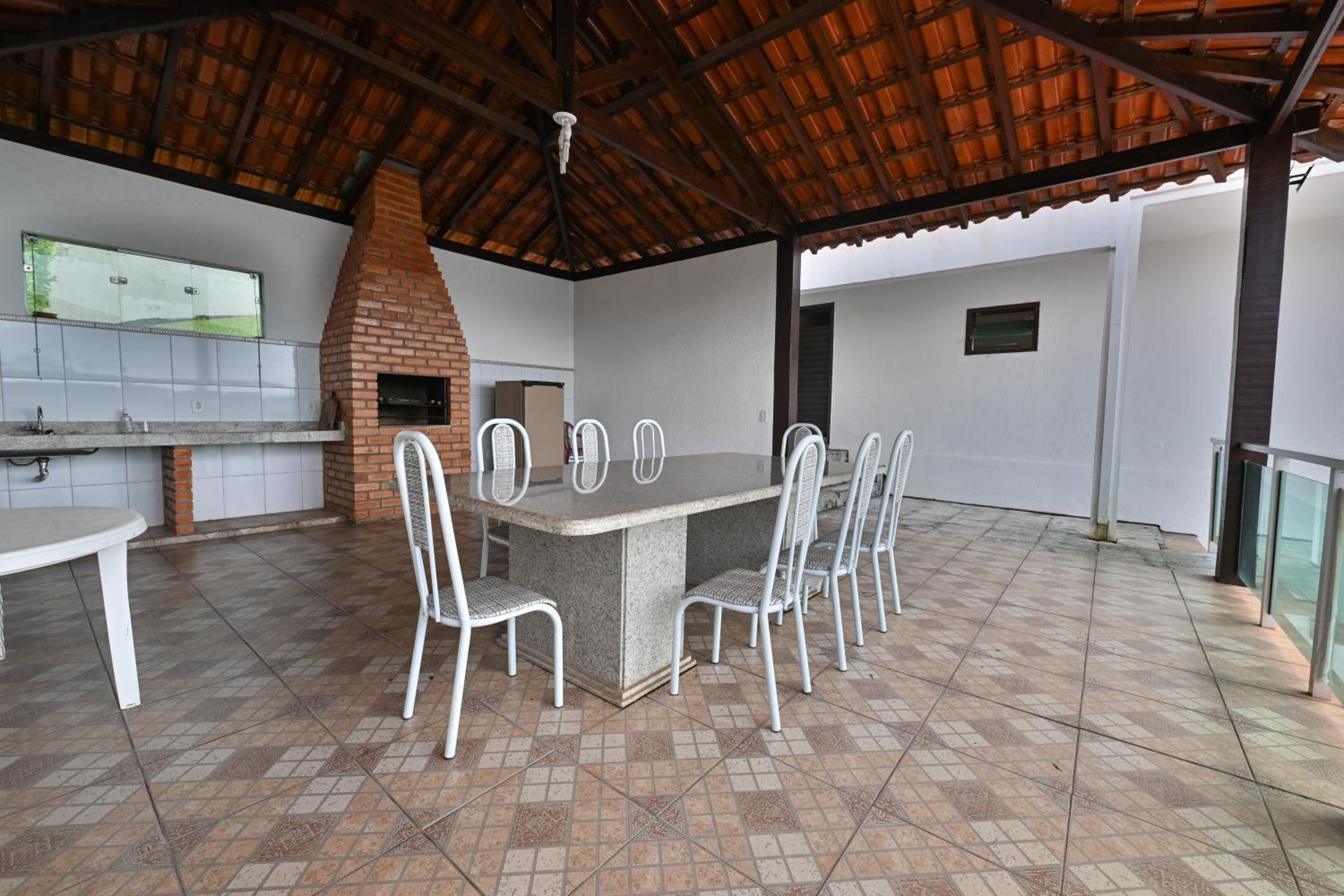 Vista Espetacular em Escarpas com Piscina